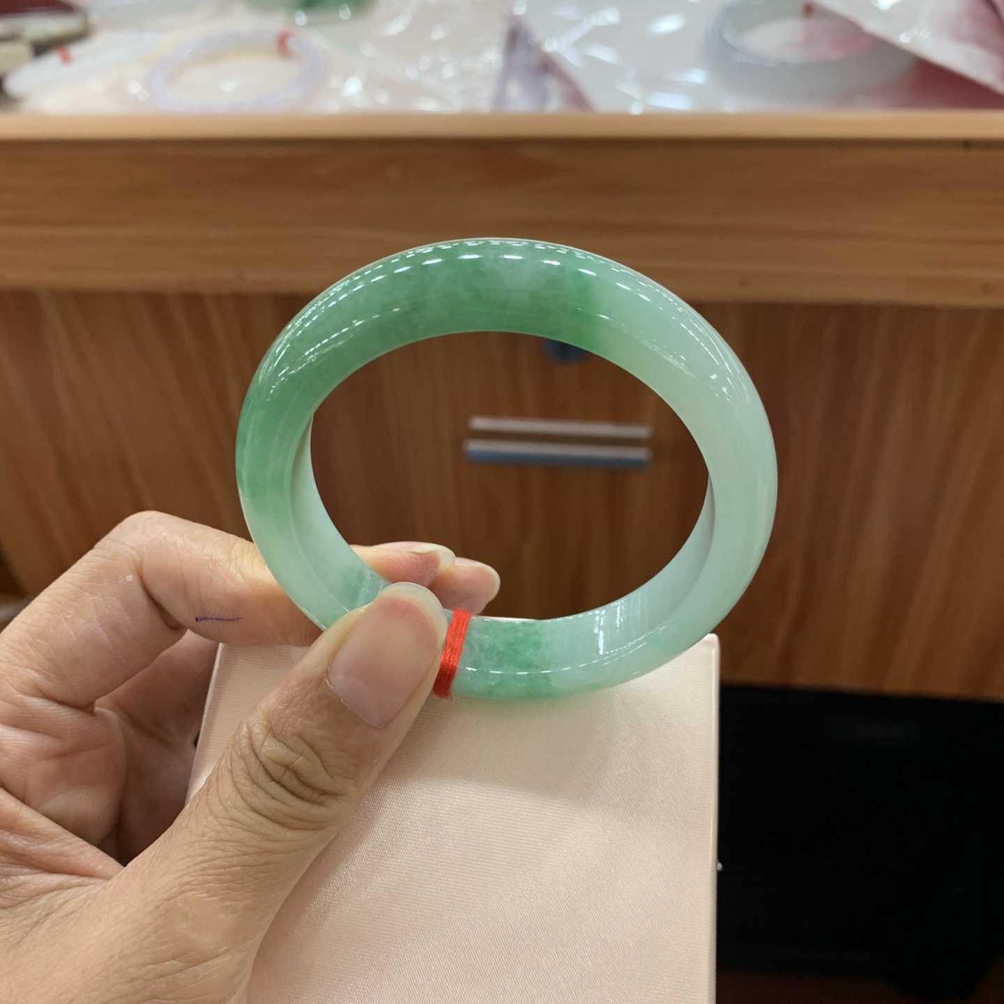 060107CK 飘绿正圈翡翠手镯 54-12.3-7.8