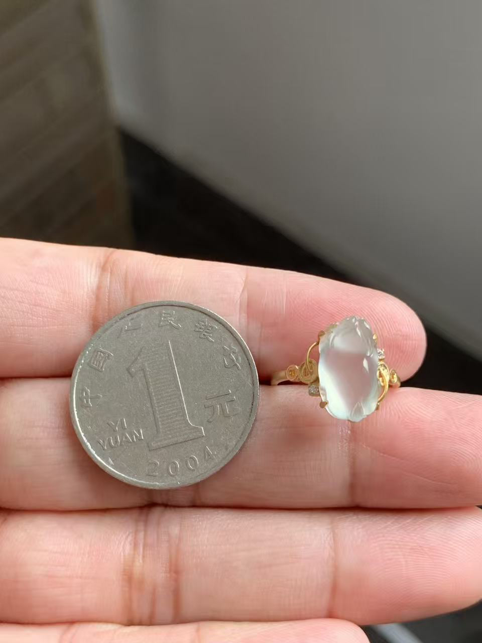 高冰貔貅小尾戒
裸石13*8*4.5 圈口9 
18k金钻镶嵌