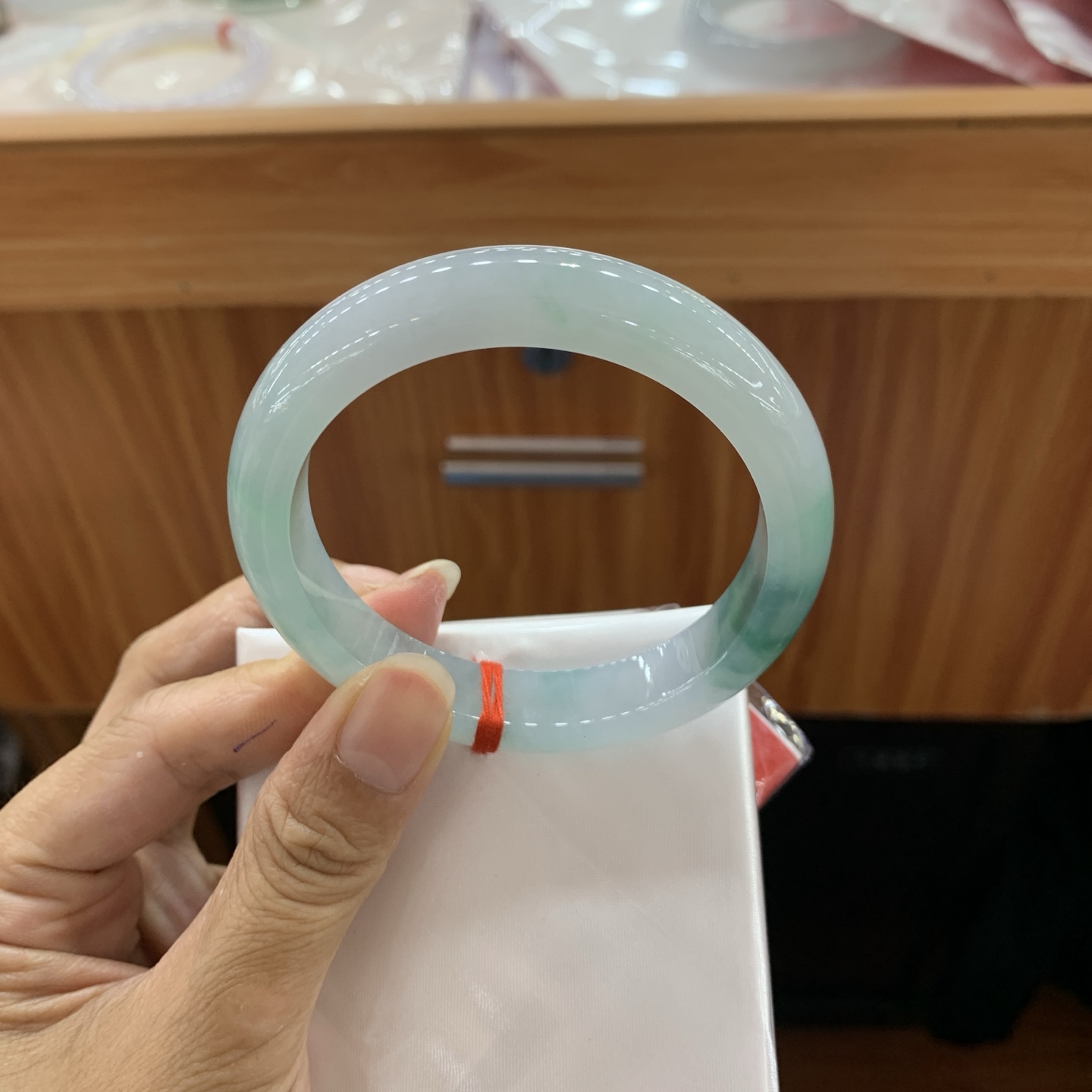 060105MMJ 飘花正圈翡翠手镯 57-11.4-8.4
