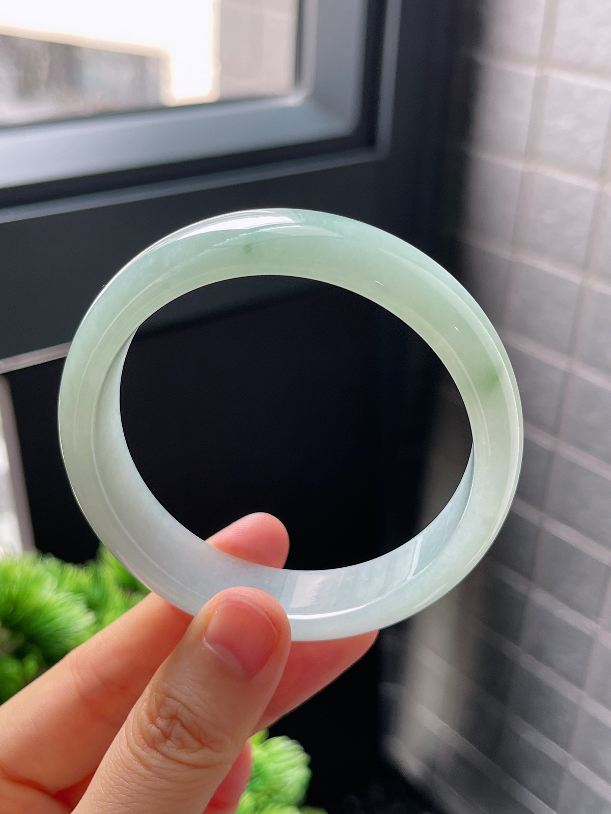 圈口56.7，冰糯浅绿色翡翠正圈手镯