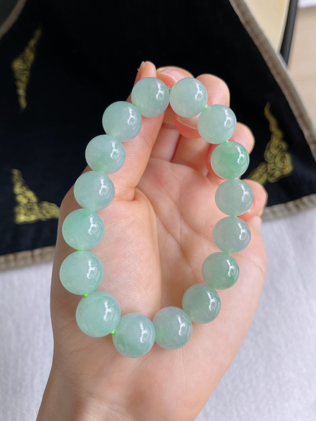 天然翡翠A货，冰绿冰浅绿手串，尺寸：11.8mm。【编2954】