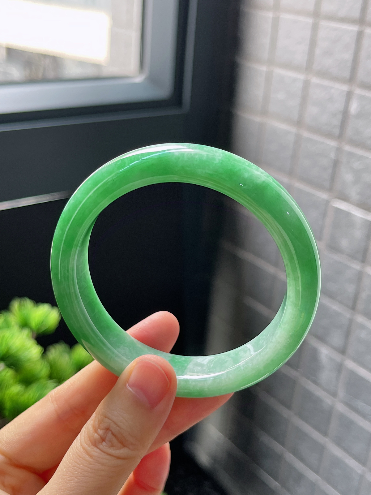 圈口55.5，糯化满绿翡翠手镯