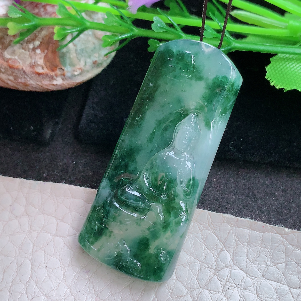 lz实拍49*21*5.6天然缅甸翡翠冰飘花持莲观音 玉观音玉吊坠 玉挂件
