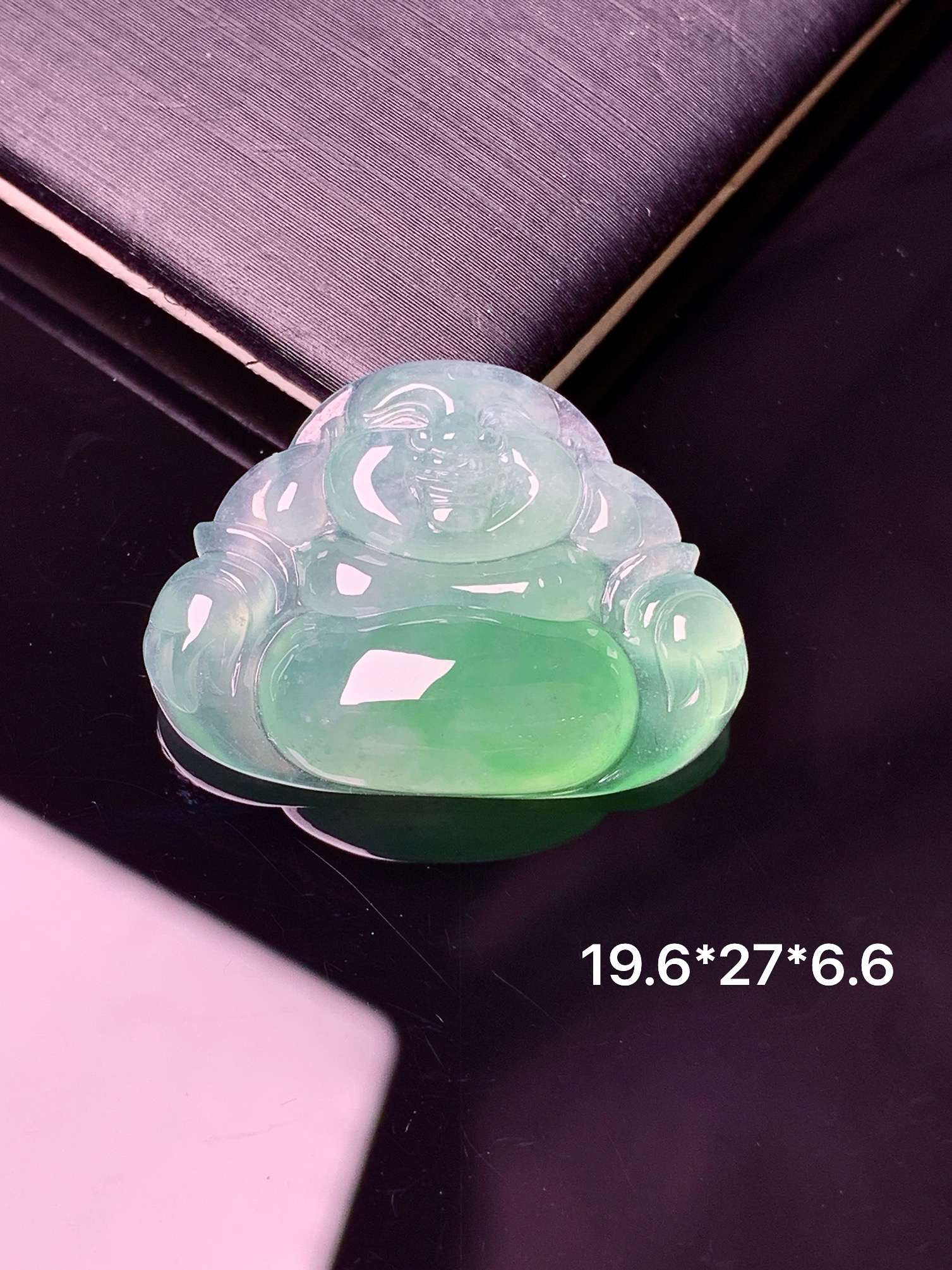 冰种飘绿佛公吊坠 玉质细腻 色泽艳丽清新 整体尺寸19.6*27*6.6 j6