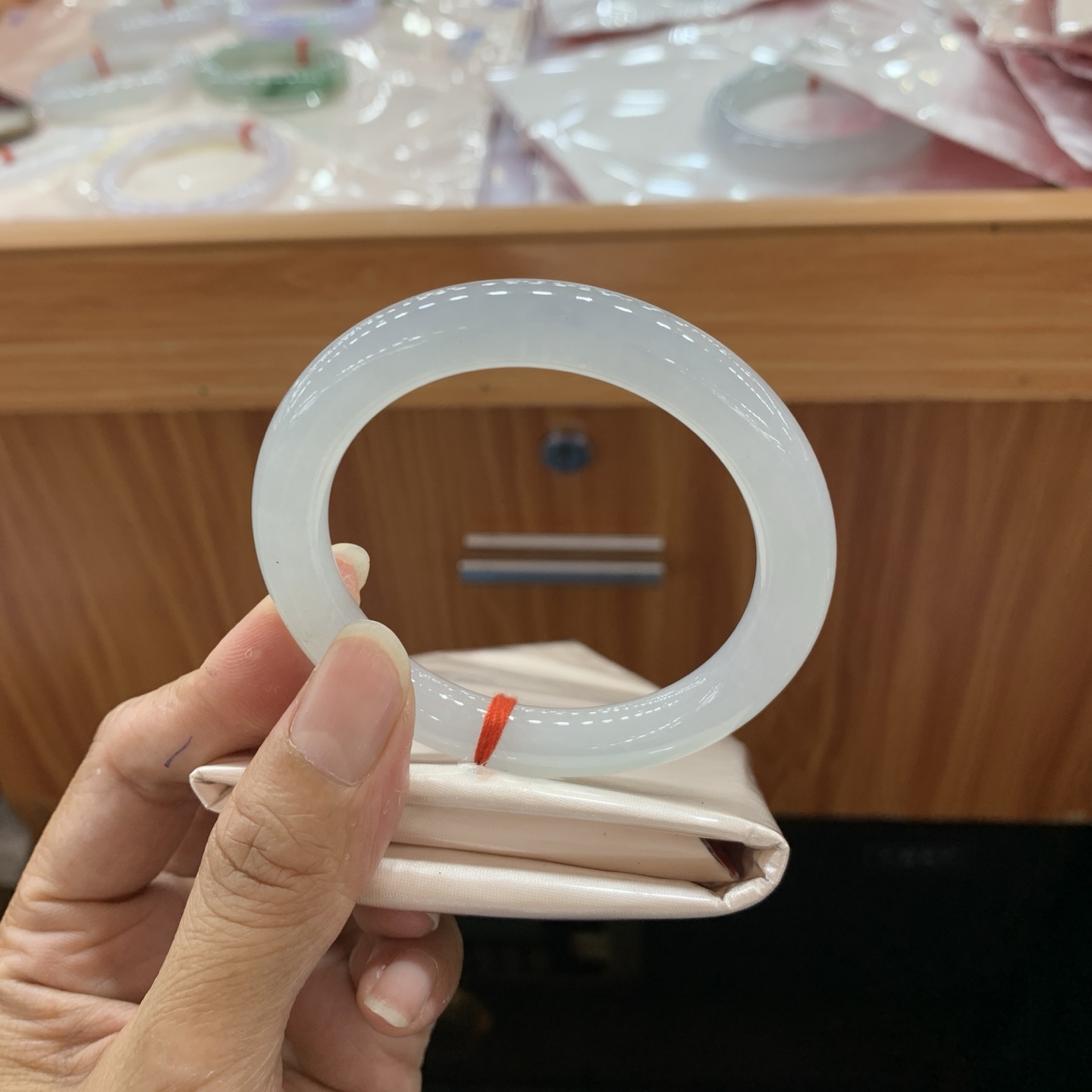 060111MMJ 冰底色圆条翡翠手镯 52.8-8.8-8.9