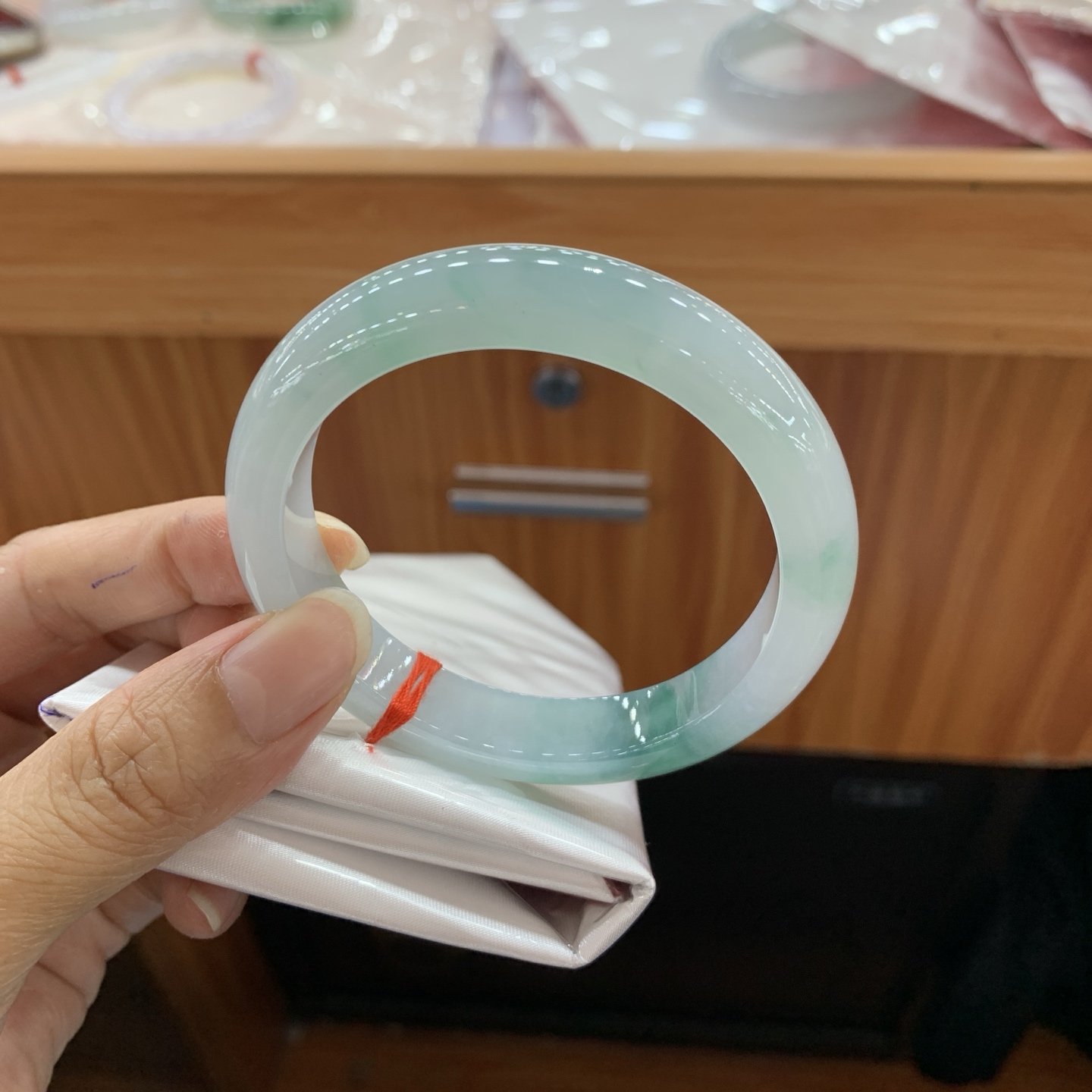 060105MMJ 飘花正圈翡翠手镯 57-11.4-8.4