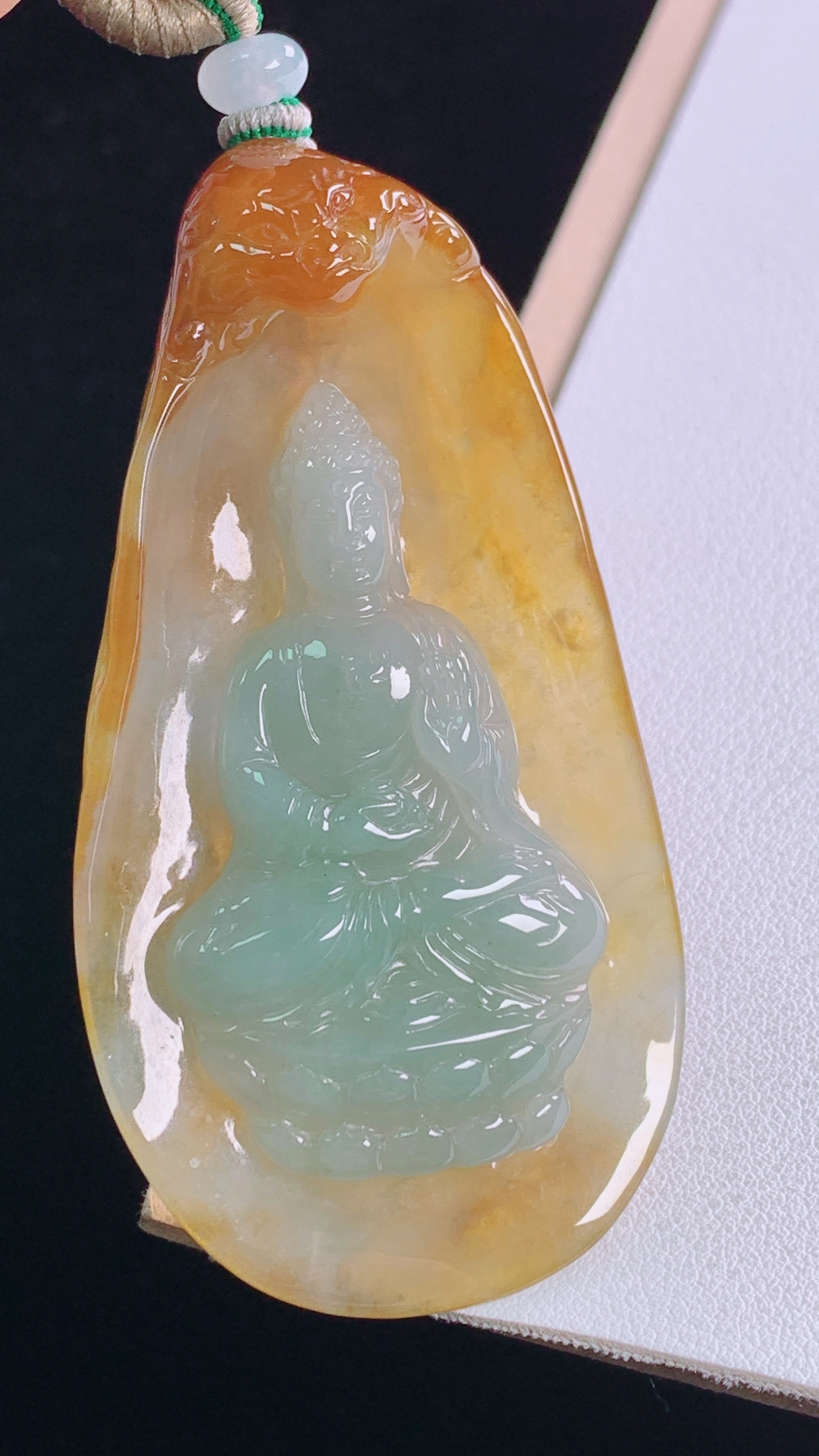 黄翡大日如来 天然黄翡，雕工精湛，无裂 尺寸:72.6-38.6-13.4mm 30