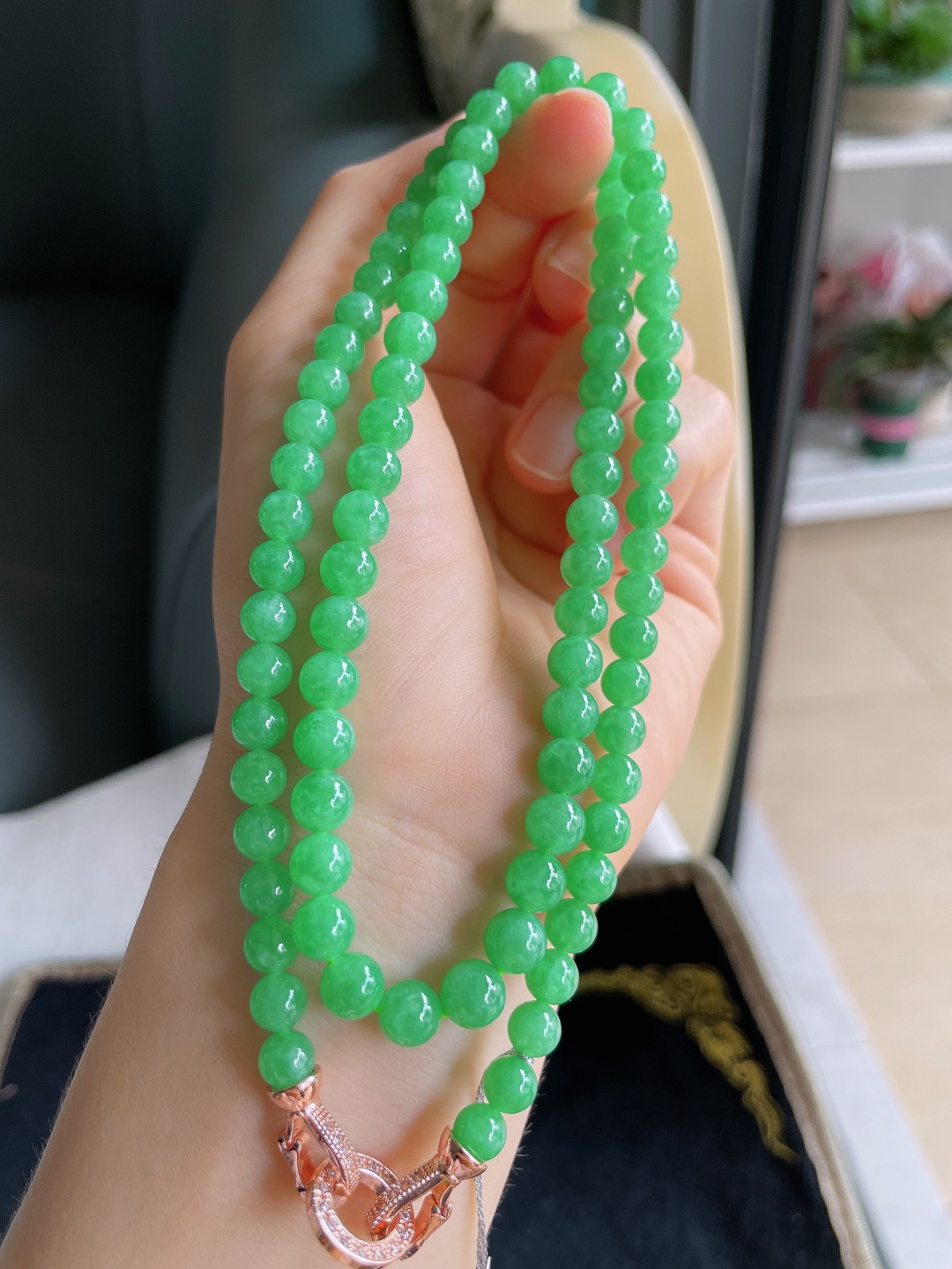 天然翡翠A货，冰满绿珠链，尺寸：6.2mm91颗。【编4242】