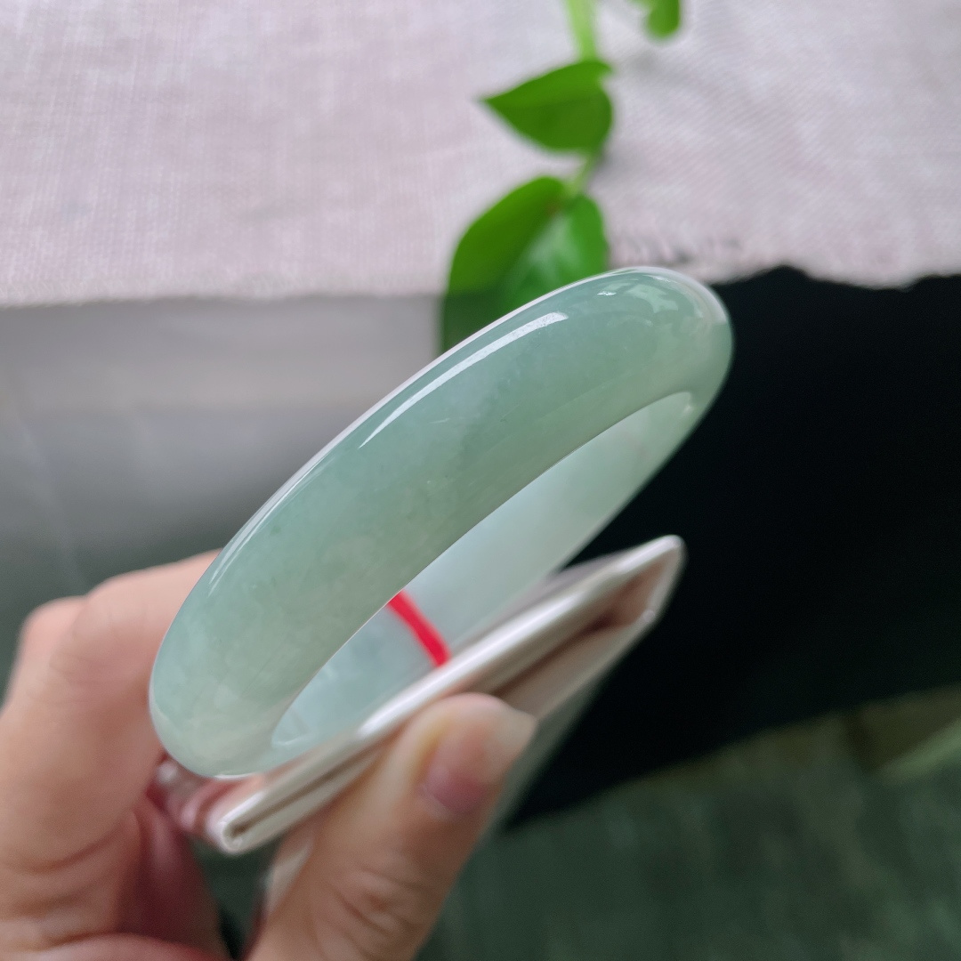 58/12.6/8.3，绿底正圈，清润通透，颜色淡雅倾心，不张扬的美，棉根，无裂，ss51459a