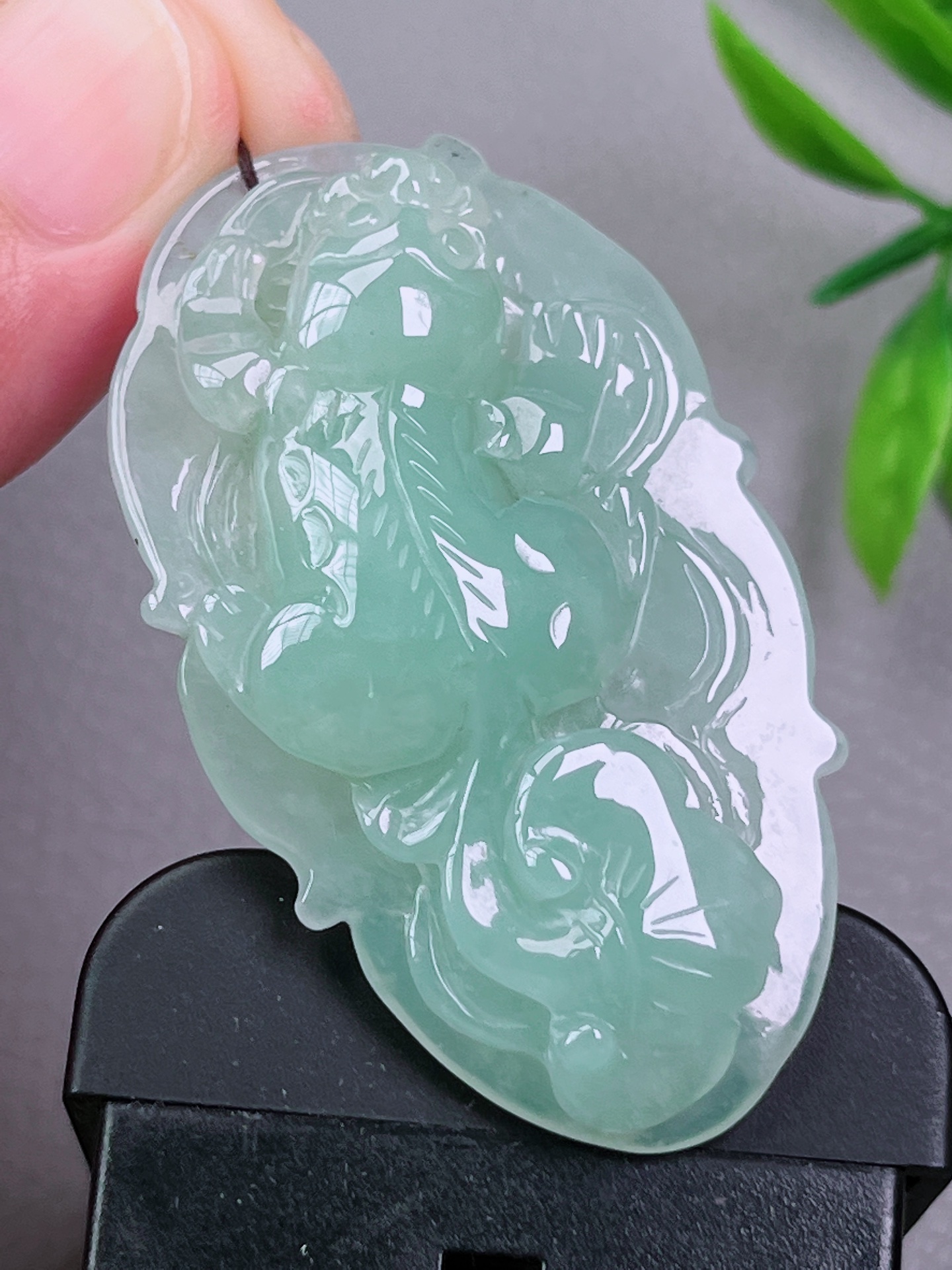 冰种貔貅，无裂，饱满油润，冰透水润，起荧光，尺寸：53.9-32-12.4