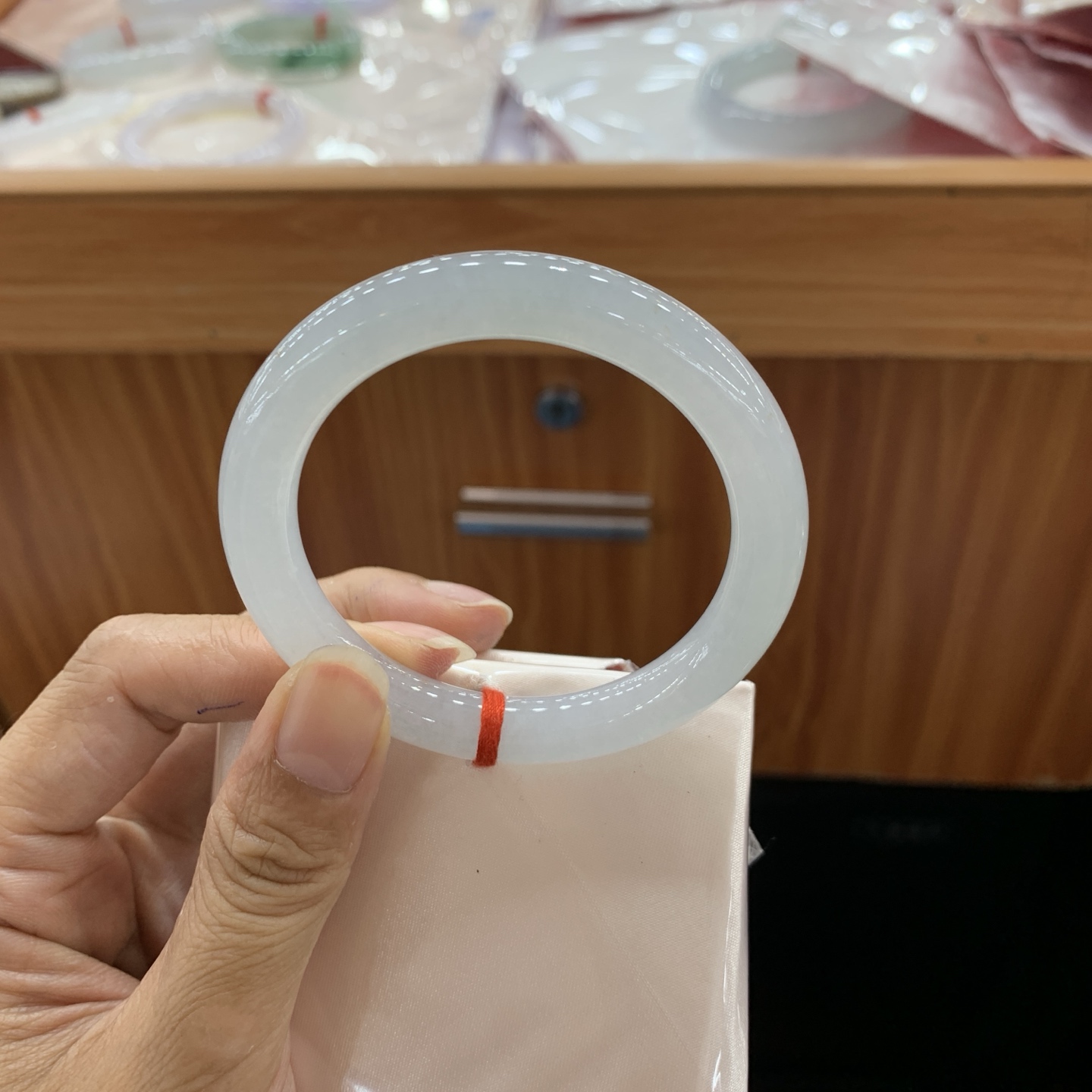 060111MMJ 冰底色圆条翡翠手镯 52.8-8.8-8.9