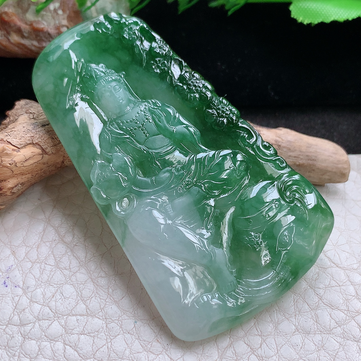 lz实拍65*38*5.6天然缅甸翡翠冰飘花普贤菩萨 生肖守护神玉吊坠 玉挂件