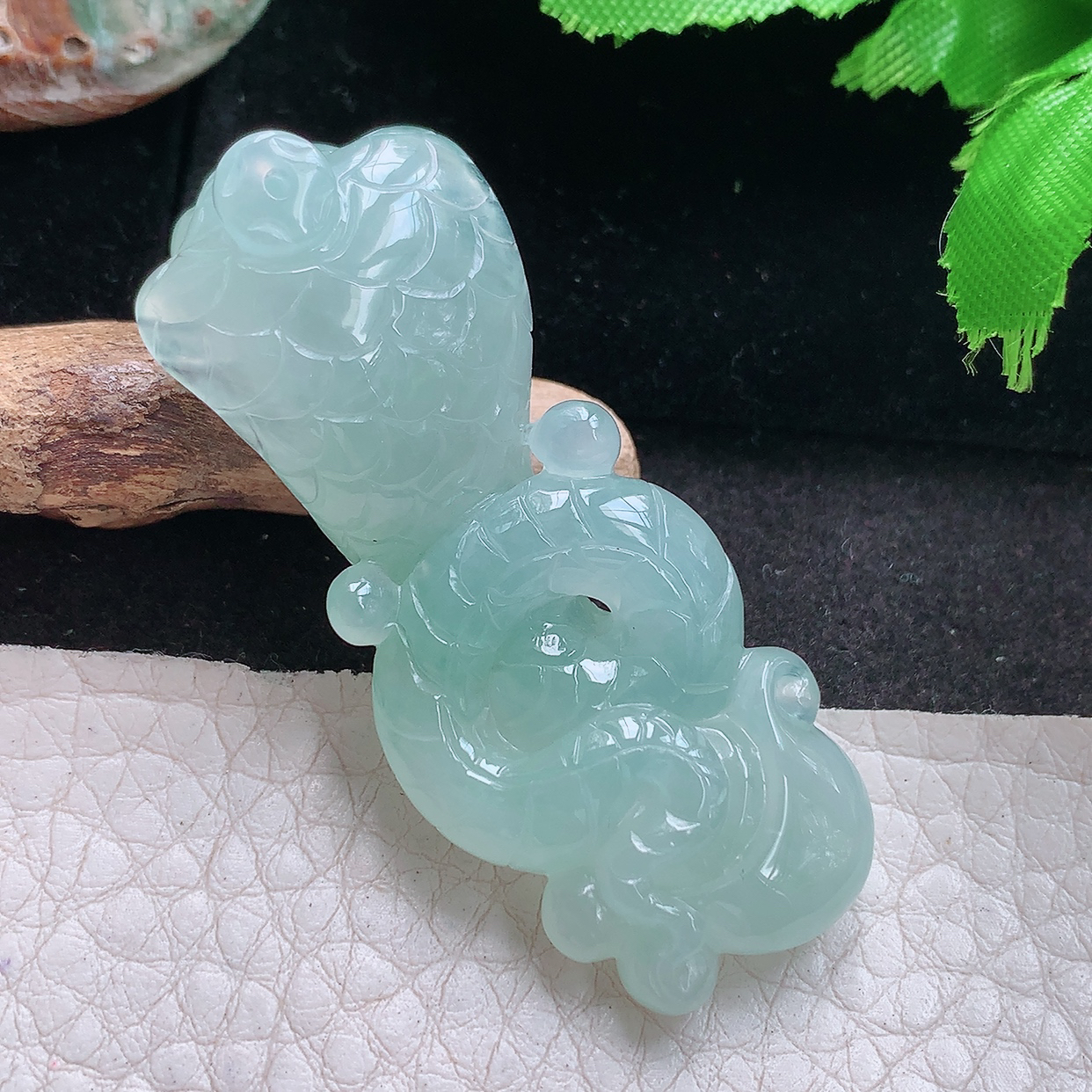 hx实拍52*22*14.6天然缅甸翡翠a货冰绿立体腰缠万贯 生肖蛇玉吊坠