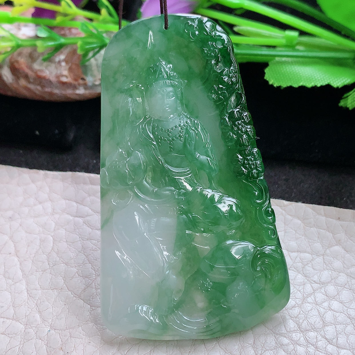 lz实拍65*38*5.6天然缅甸翡翠冰飘花普贤菩萨 生肖守护神玉吊坠 玉挂件