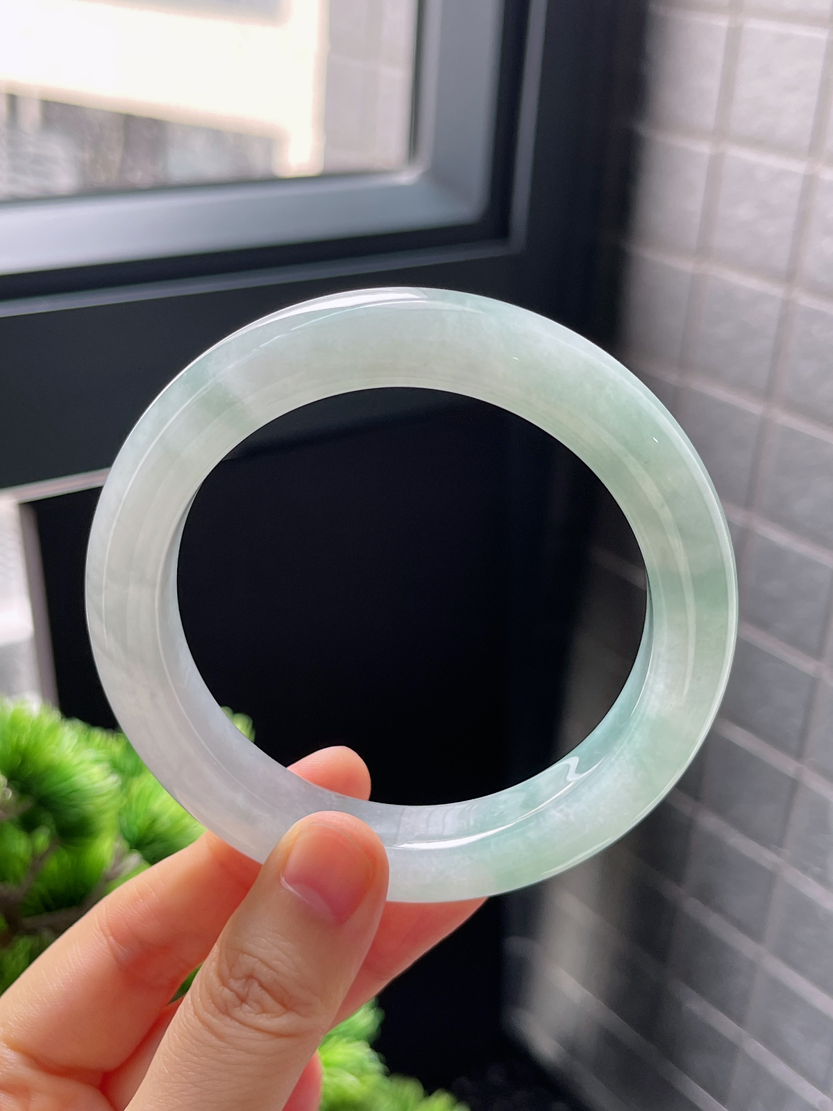 圈口60.5，冰糯浅绿色厚装翡翠正圈手镯，大圈口福利 端庄大气