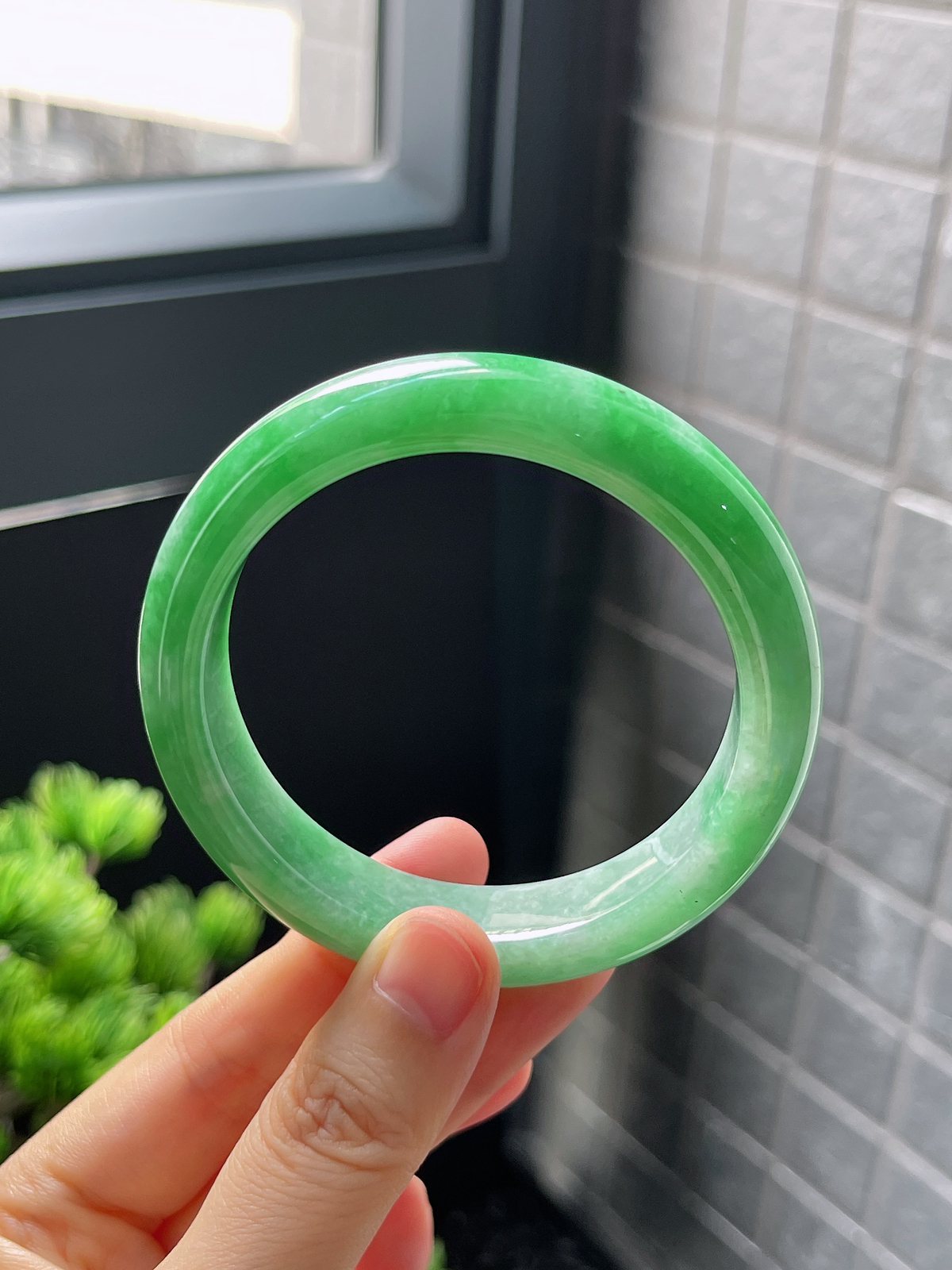 圈口55.5，糯化满绿翡翠手镯
