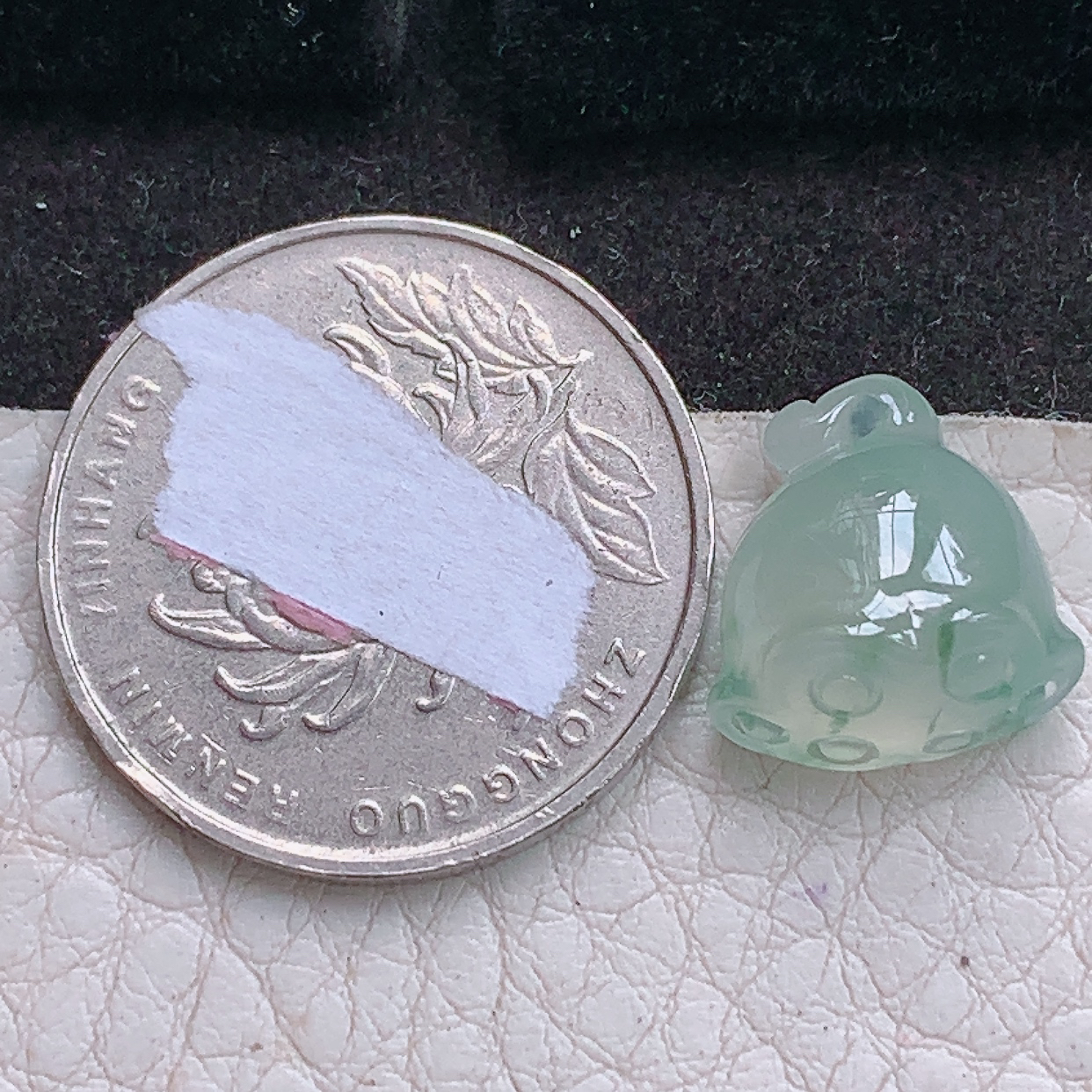 lz实拍14*13.5*8.3天然缅甸翡翠冰飘花莲蓬珠珠玉吊坠 玉挂件