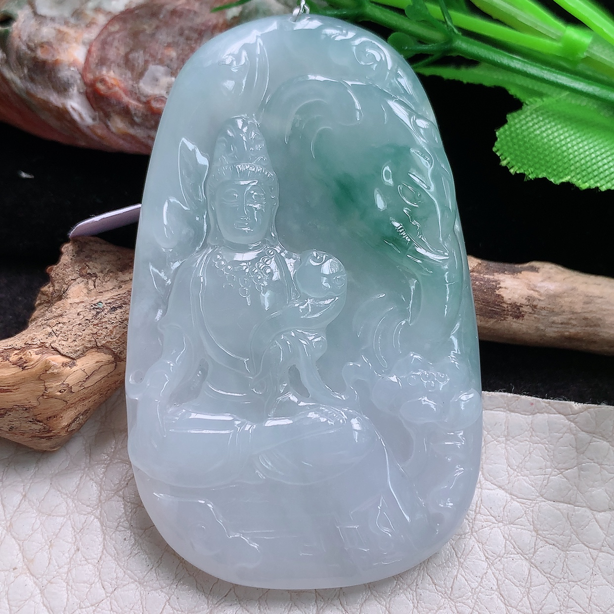 qxm实拍61.2*37.6*5.8天然缅甸翡翠a货冰飘花普贤菩萨 生肖守护神玉吊坠