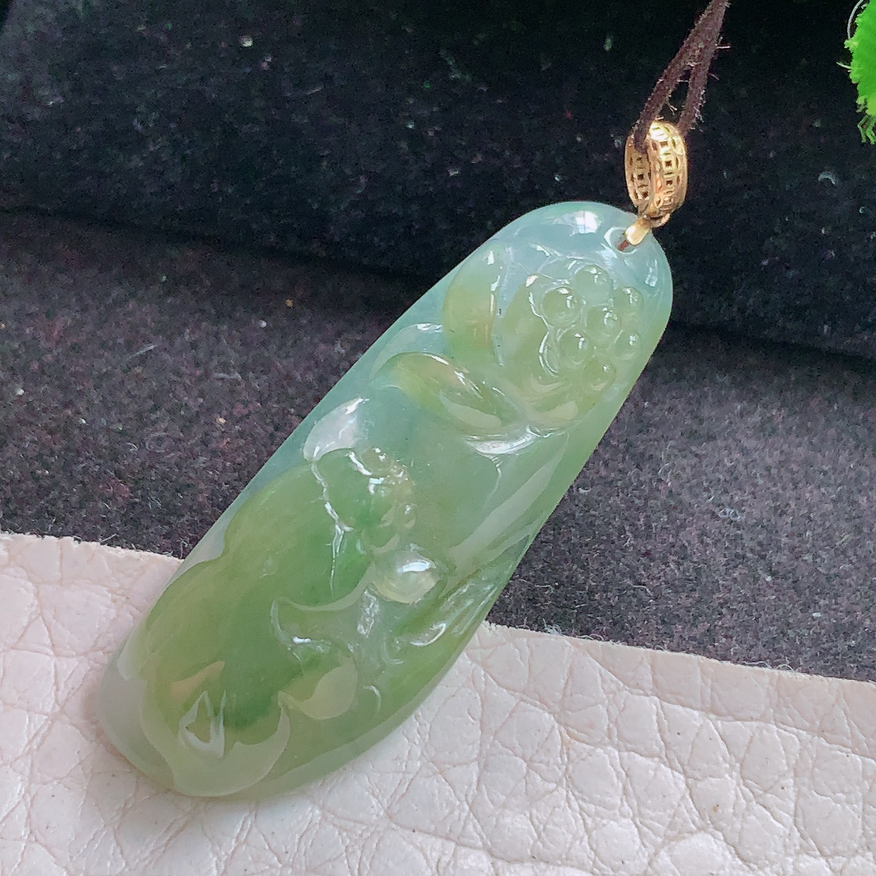 hx实拍37*13.8*8.5天然缅甸翡翠a货冰双彩莲年有余玉吊坠 玉挂件