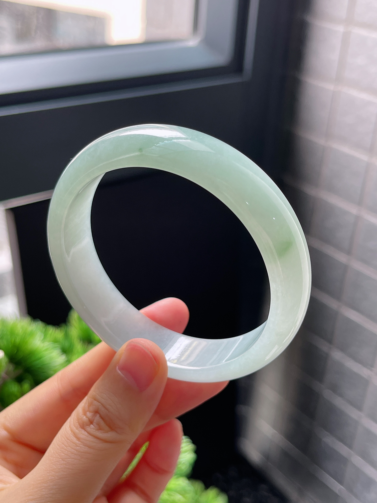 圈口56.7，冰糯浅绿色翡翠正圈手镯