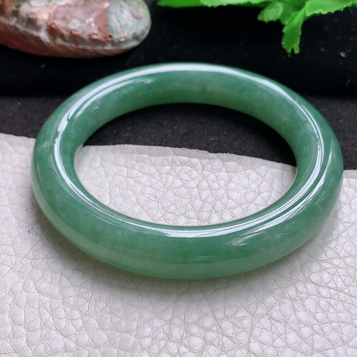 js实拍57*11.8*11.5胖圆镯 翡翠a货玉手镯满绿水润圆条珠宝玉手环