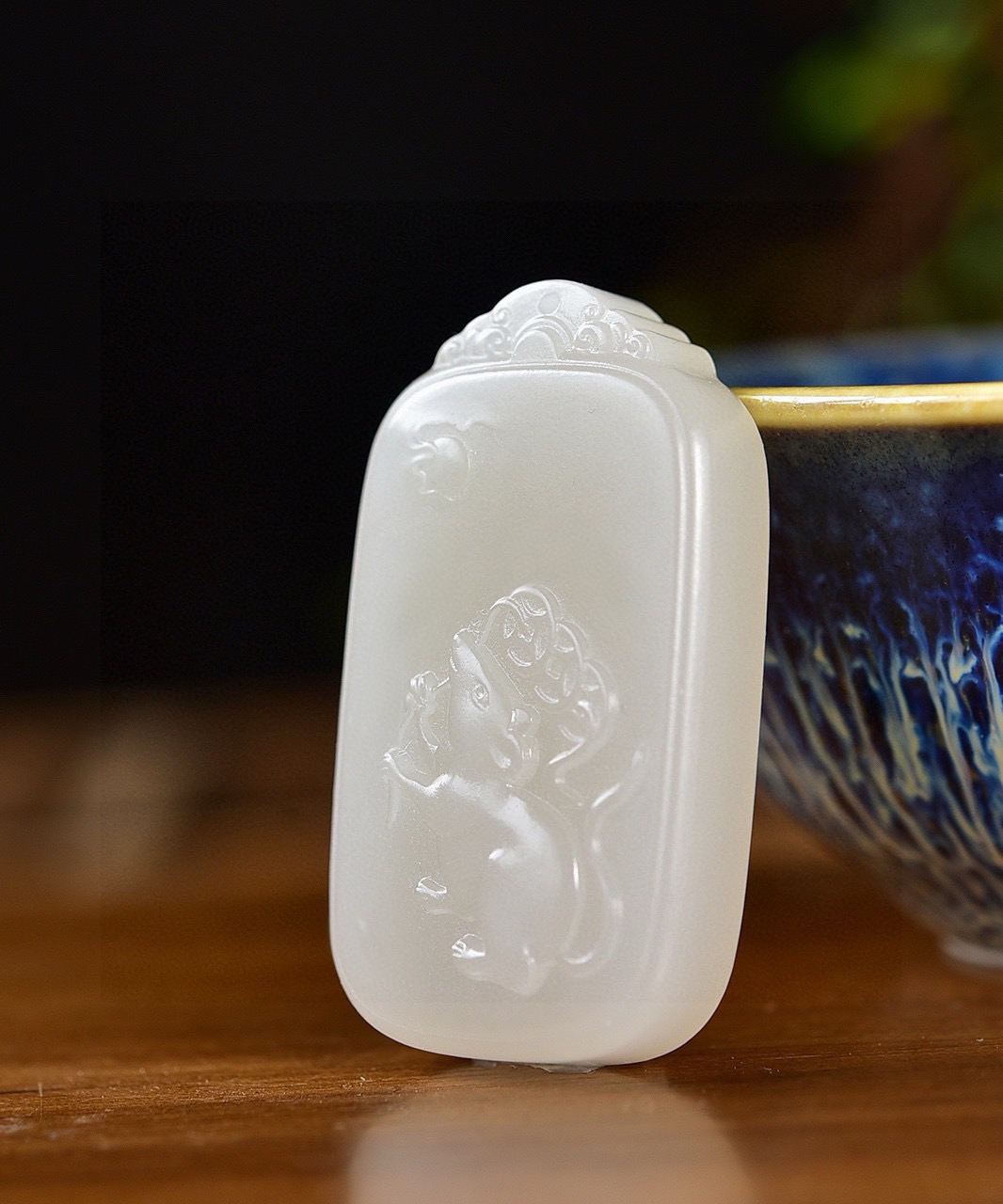 天然和田玉.紫粉.生肖鼠.鼠你有财.玉牌.玉质油润.雕琢精美.聪明灵巧.坚韧不拔.有很强的生存能力.寓意招财进宝.富裕安康.品质保证.全国复检.尺寸38.7/21.4/9.4重17.70克.