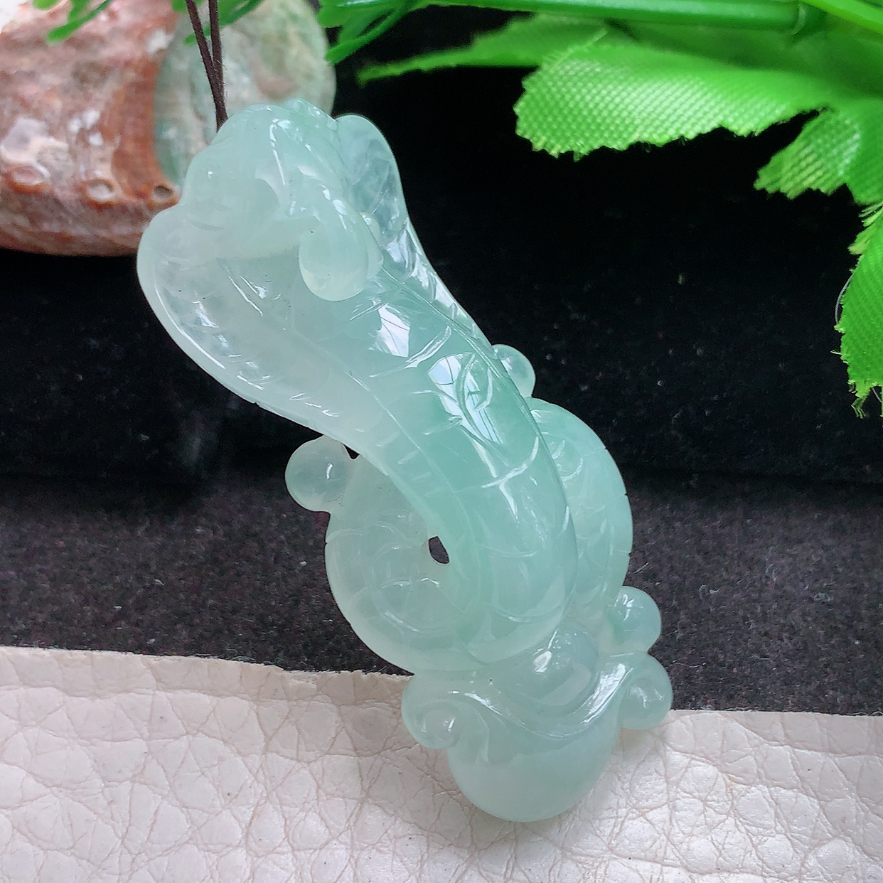 hx实拍52*22*14.6天然缅甸翡翠a货冰绿立体腰缠万贯 生肖蛇玉吊坠