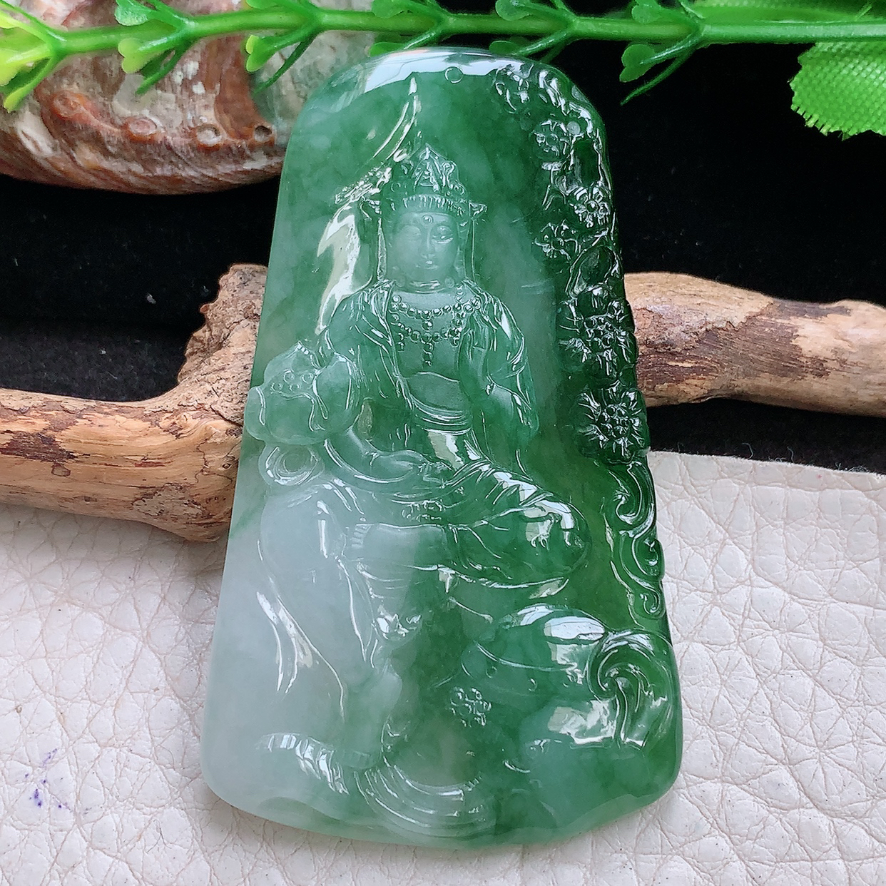 lz实拍65*38*5.6天然缅甸翡翠冰飘花普贤菩萨 生肖守护神玉吊坠 玉挂件