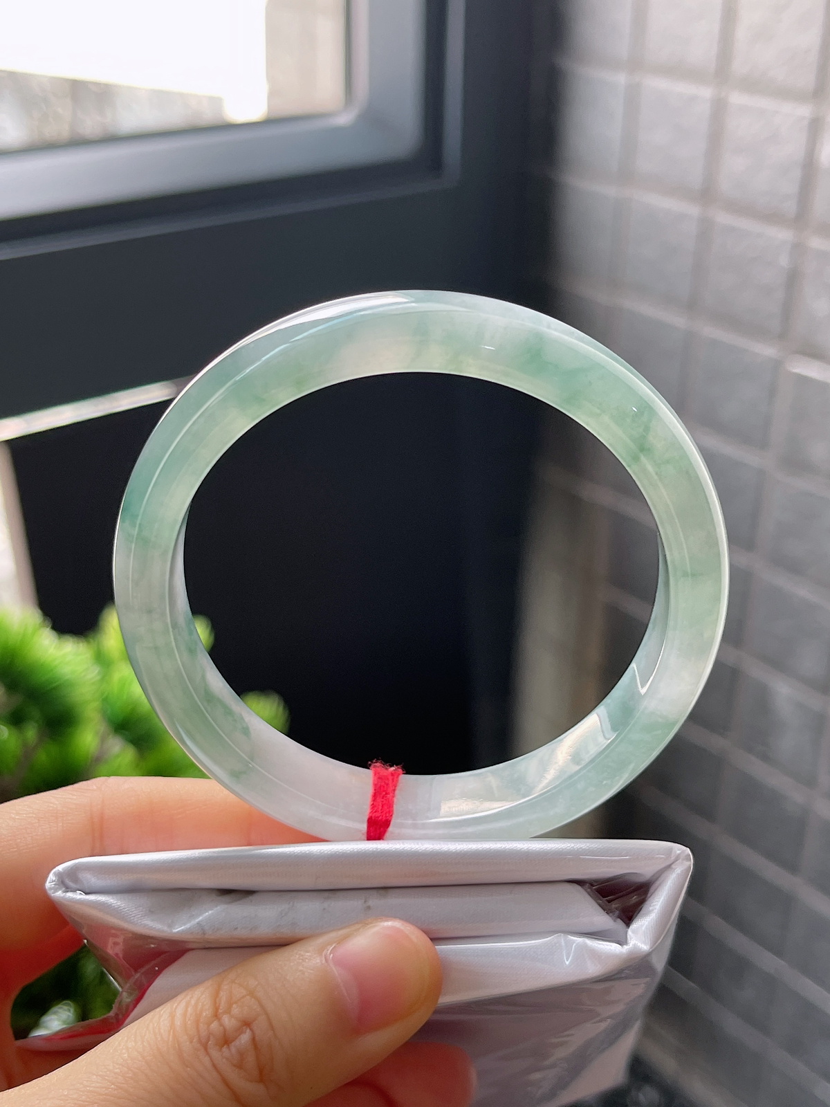 圈口58，冰糯飘花翡翠正圈手镯