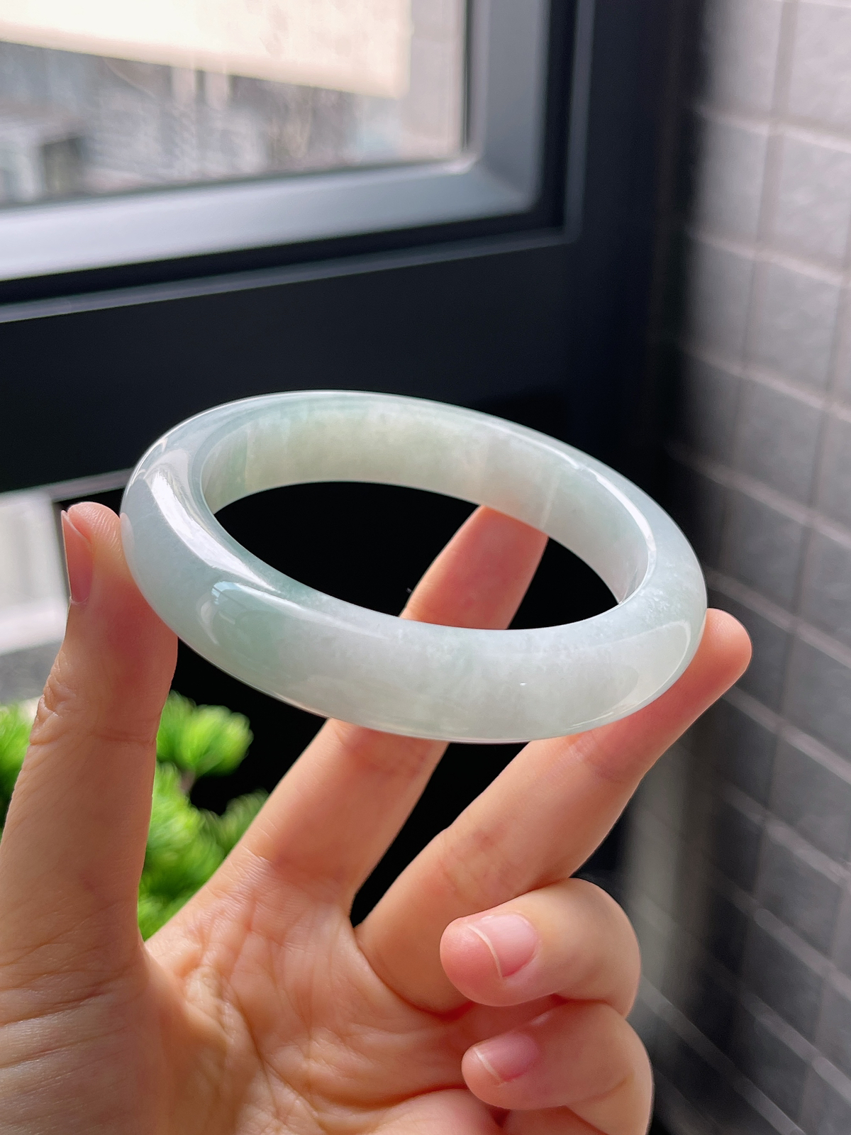 圈口55，冰糯淡绿色翡翠正圈手镯