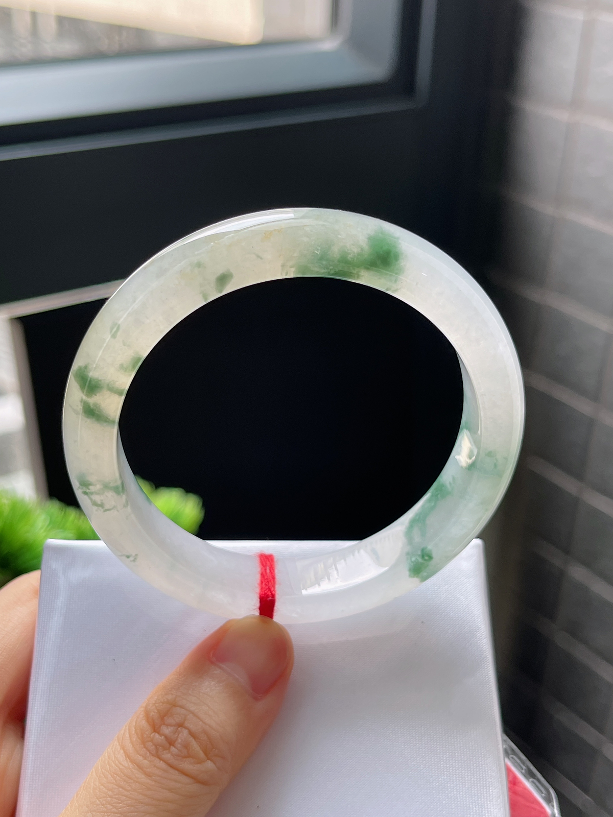 圈口54.7，冰黄加绿飘花翡翠正圈特色手镯