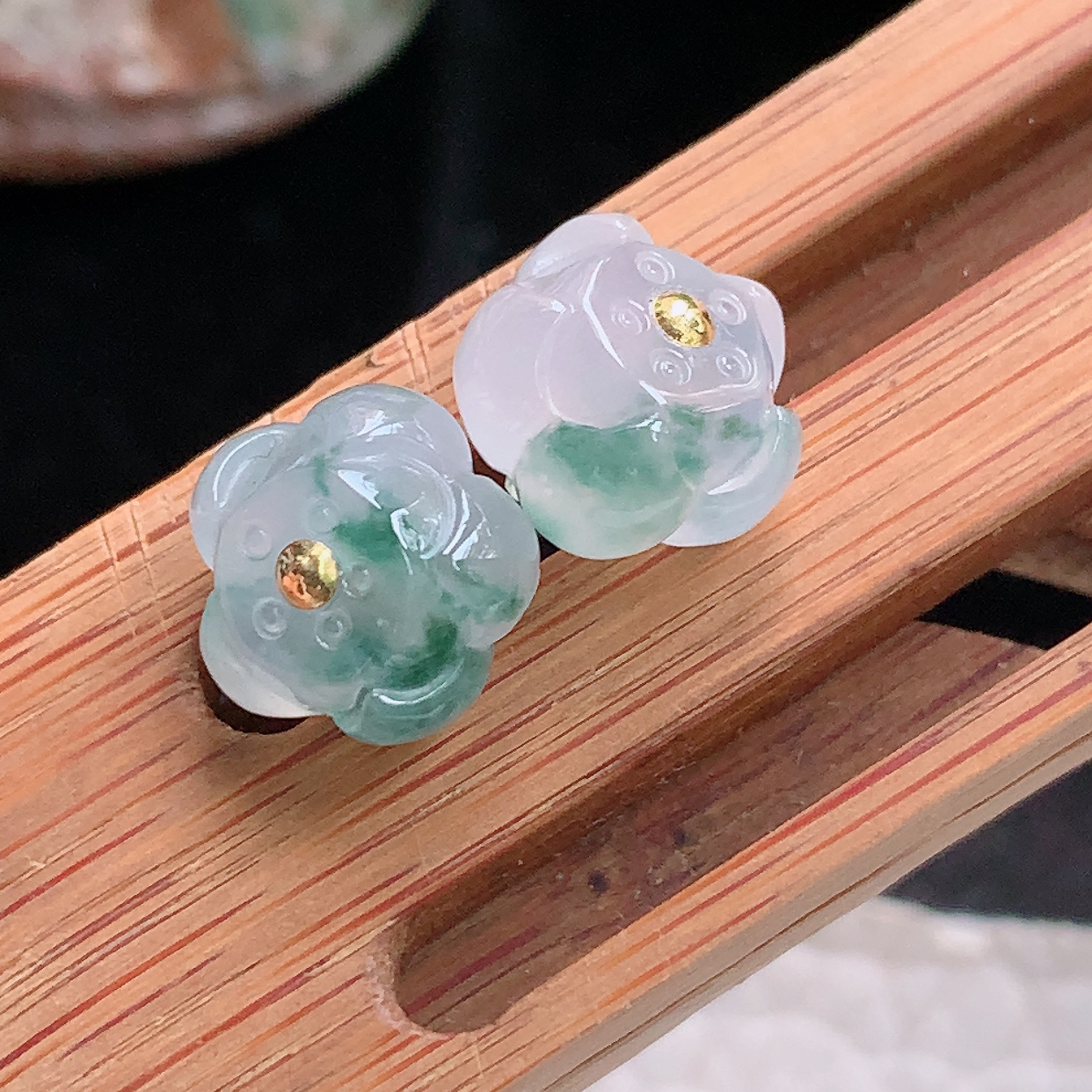 lz实拍10.2*7天然缅甸翡翠冰飘花莲蓬耳钉
