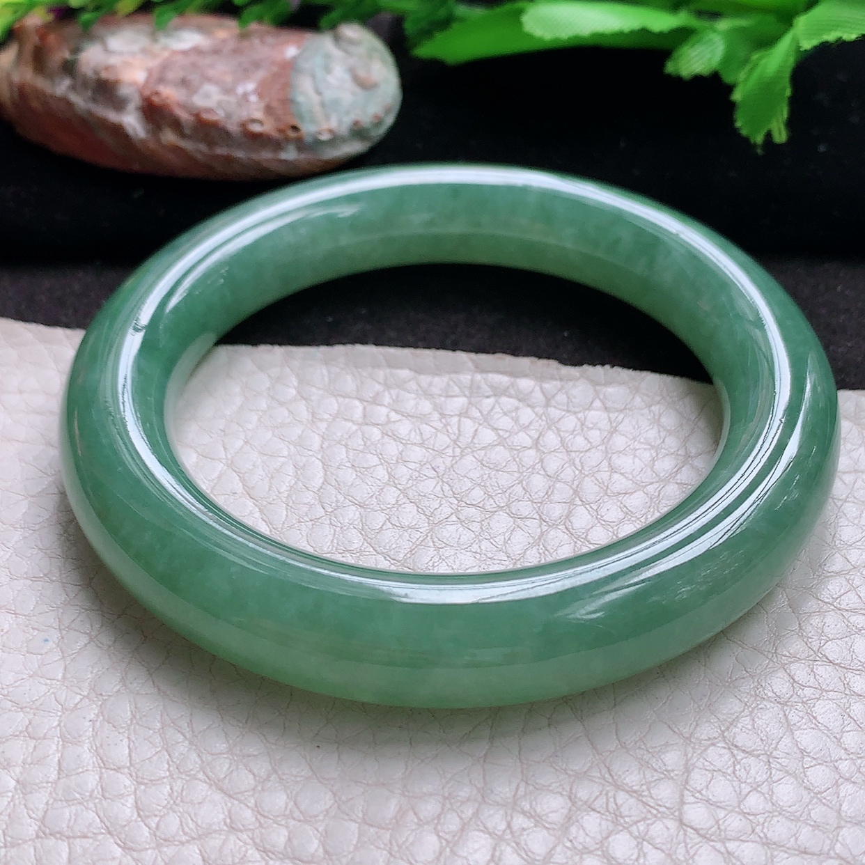 js实拍57*11.8*11.5胖圆镯 翡翠a货玉手镯满绿水润圆条珠宝玉手环