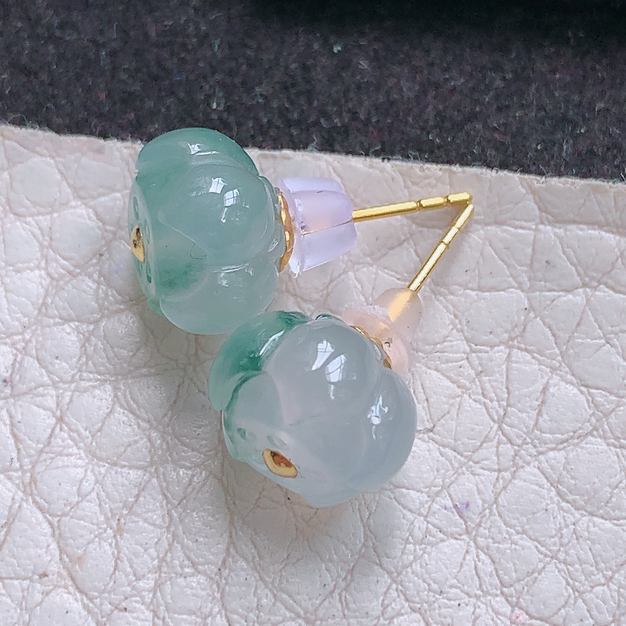 lz实拍10.2*7天然缅甸翡翠冰飘花莲蓬耳钉