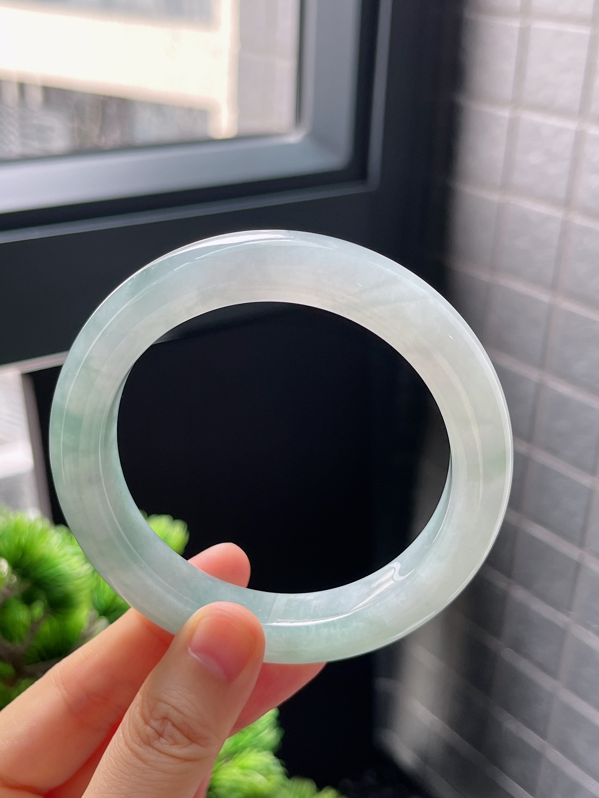 圈口60.5，冰糯浅绿色厚装翡翠正圈手镯，大圈口福利 端庄大气