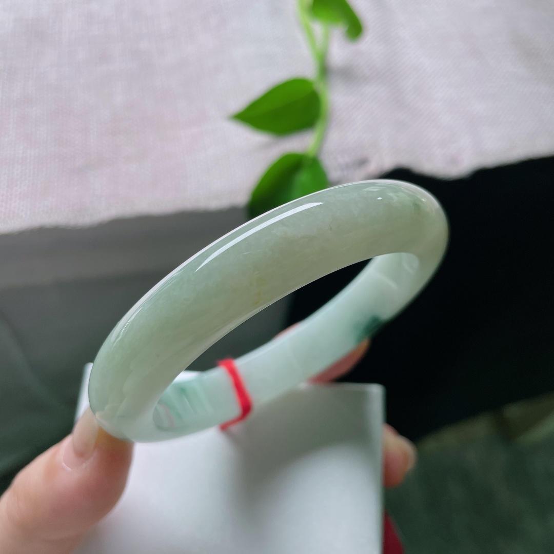 56.8/11.8/8.0，飘花正圈，水润，细腻，优雅，甜美，灵动雅致，撒金，一点棉纹，ss51330a
