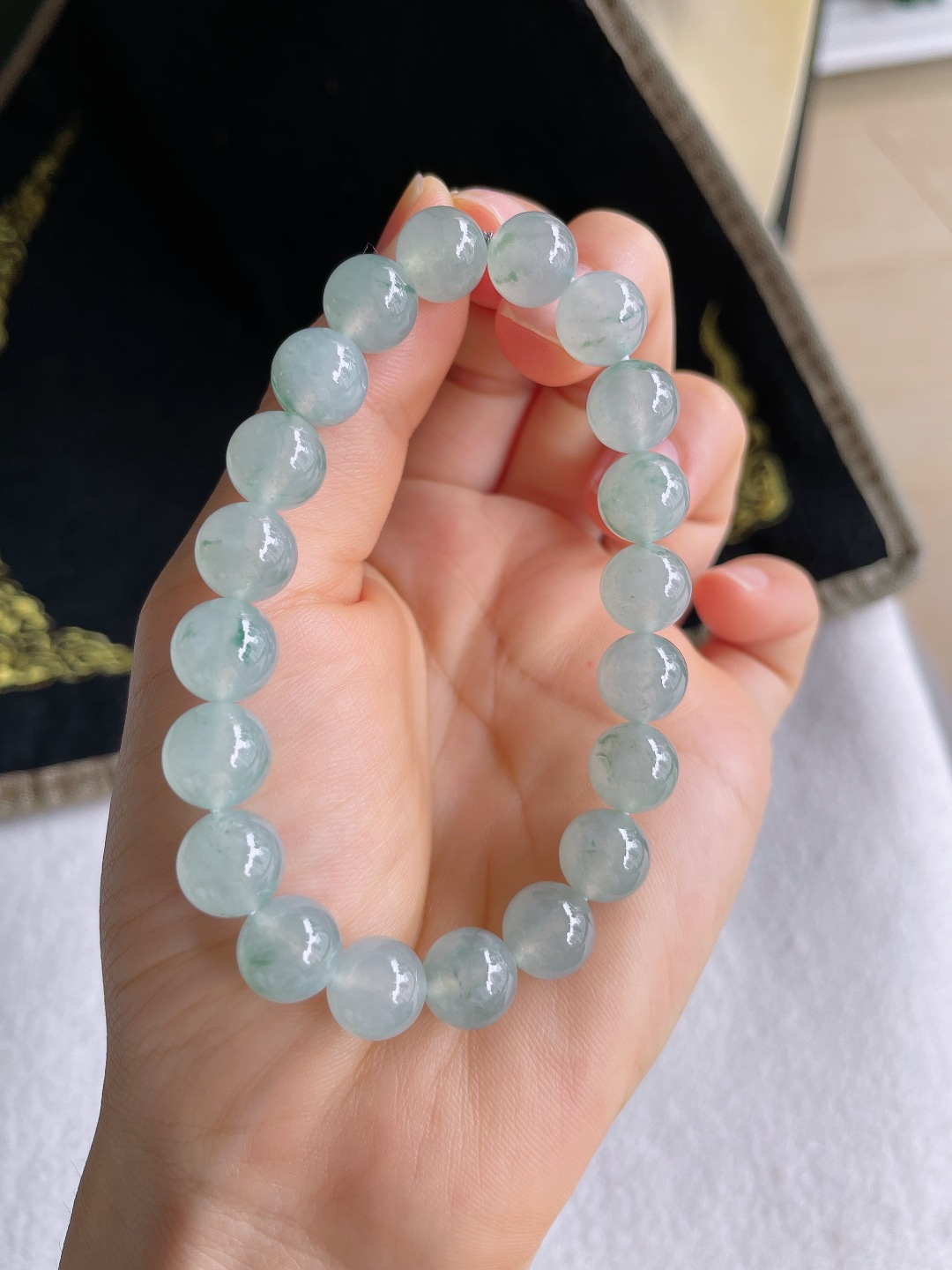天然翡翠A货，冰飘花手串，尺寸：9.5mm。【编4071】