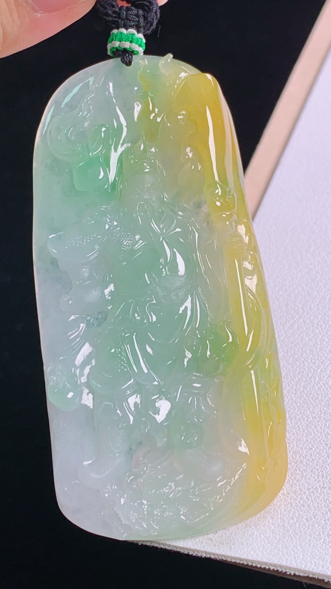 三彩关公 色彩丰富，雕工精湛，霸气，无裂 尺寸:73.8-35.9-7.0mm 29
