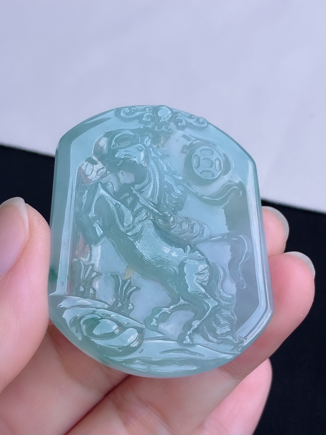 底色生肖马牌，晶莹剔透，尺寸51.3/43/6/自然光实拍