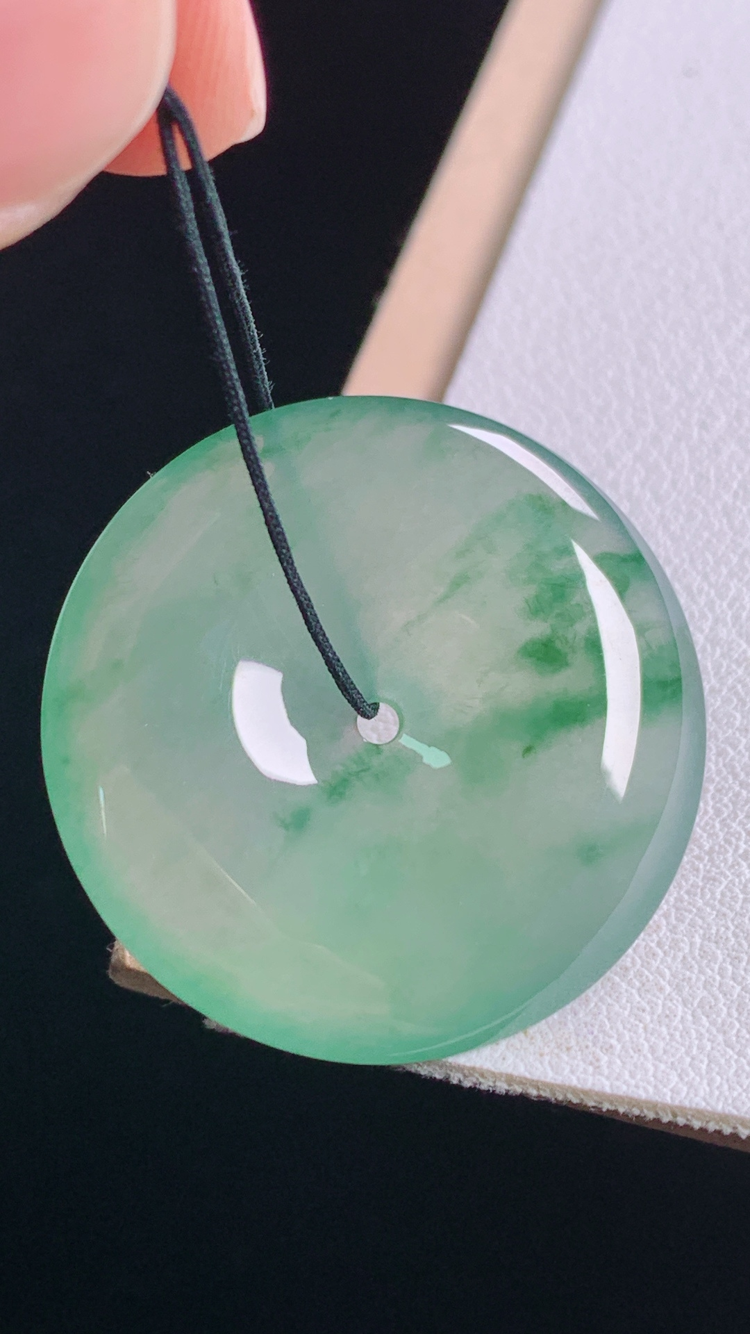 冰晴飘花平安扣 有种有色，花色灵动，无裂 尺寸:29.2-4.9mm 27