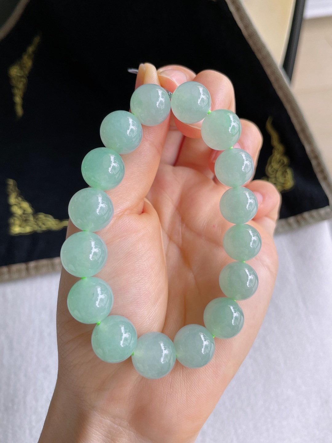 天然翡翠A货，冰绿冰浅绿手串，尺寸：11.8mm。【编2954】