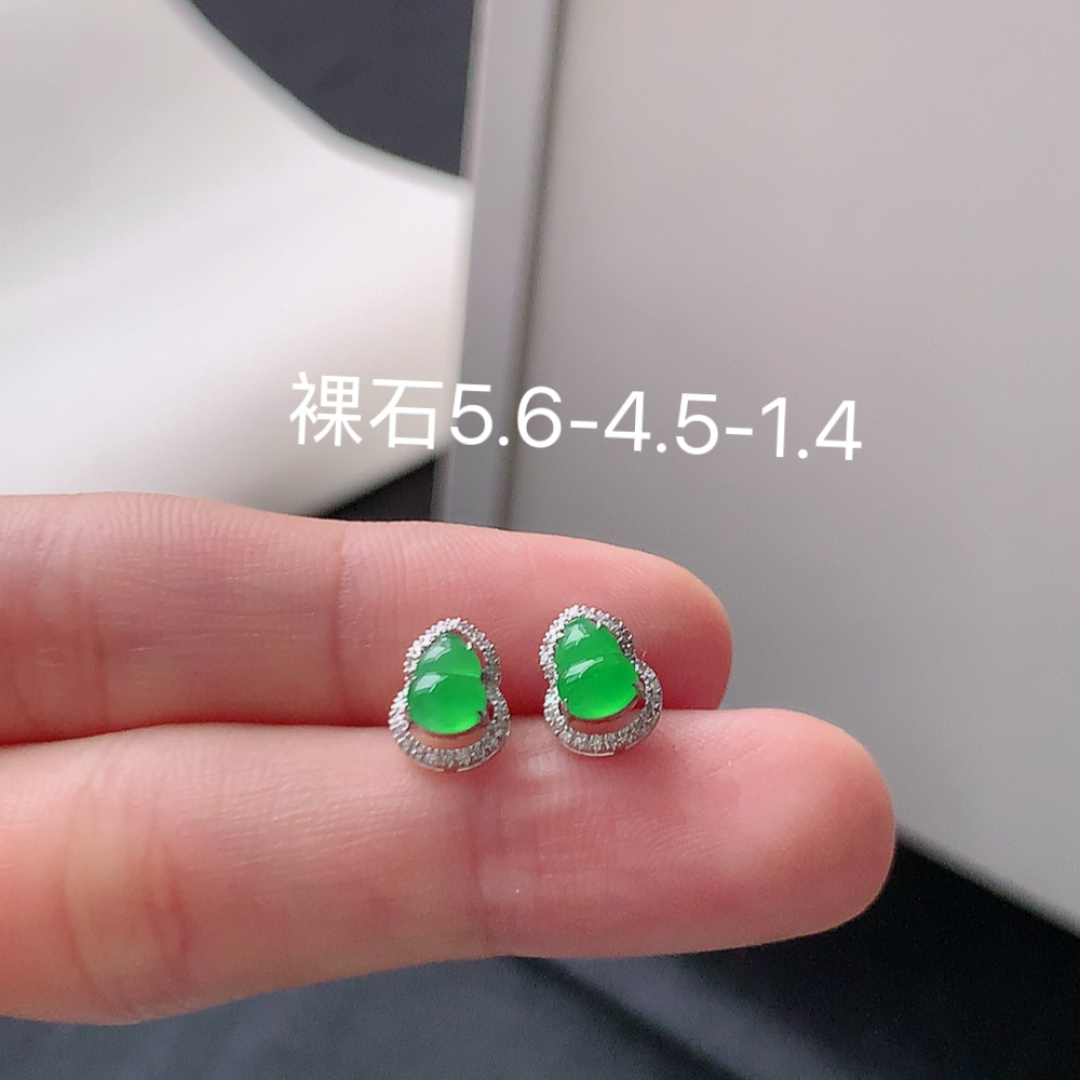 冰阳绿葫芦耳钉   种水好  冰润通透  上耳优雅迷人 货号60601，5.6-4.5-1.4