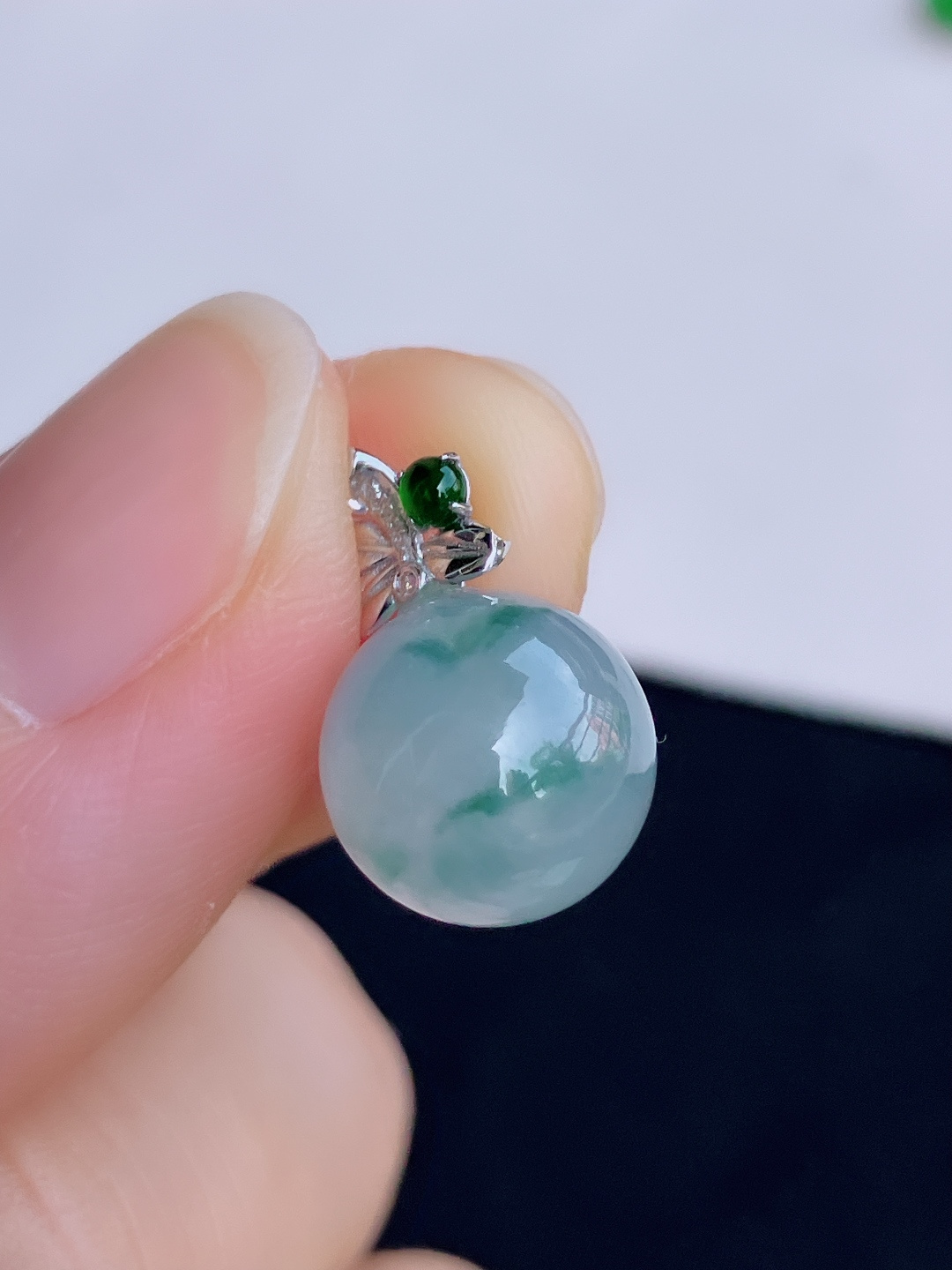冰飘花圆珠吊坠，简约时尚，尺寸16.8/11/自然光实拍