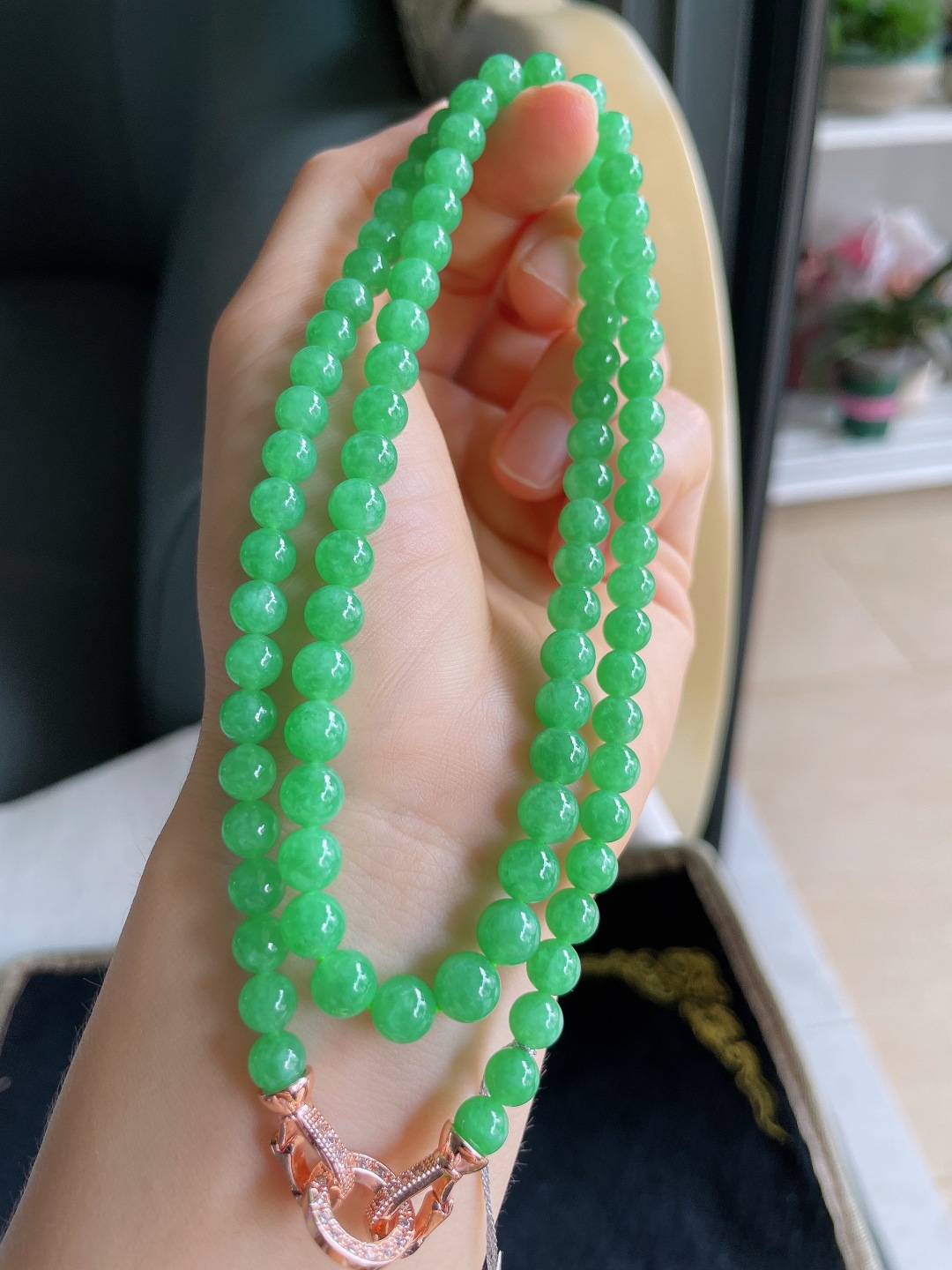 天然翡翠A货，冰满绿珠链，尺寸：6.2mm91颗。【编4242】