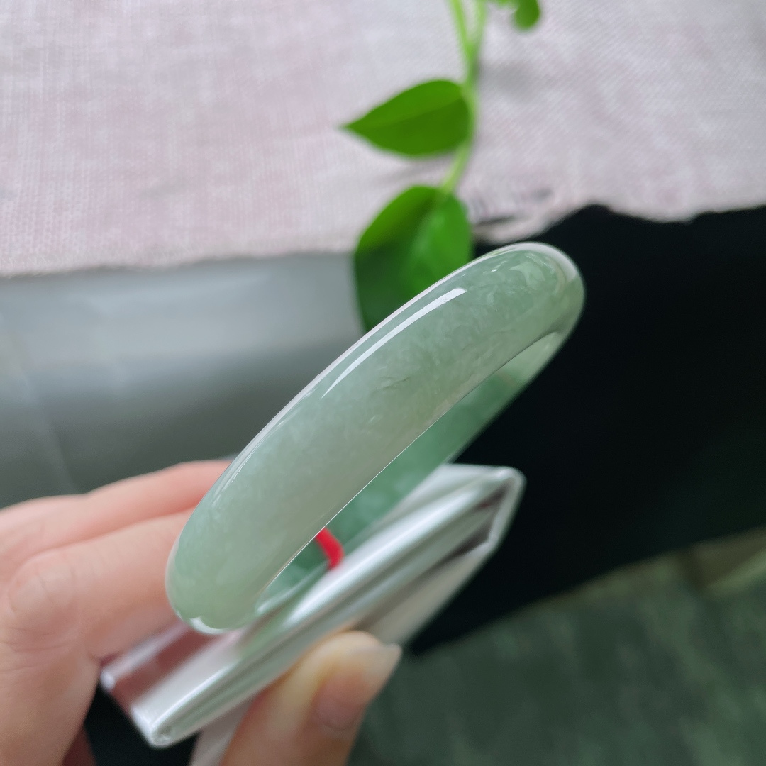 54.7/11.9/8.1，油青正圈，贵气，耐看，一点黄翡，一点，色线，ss53202a