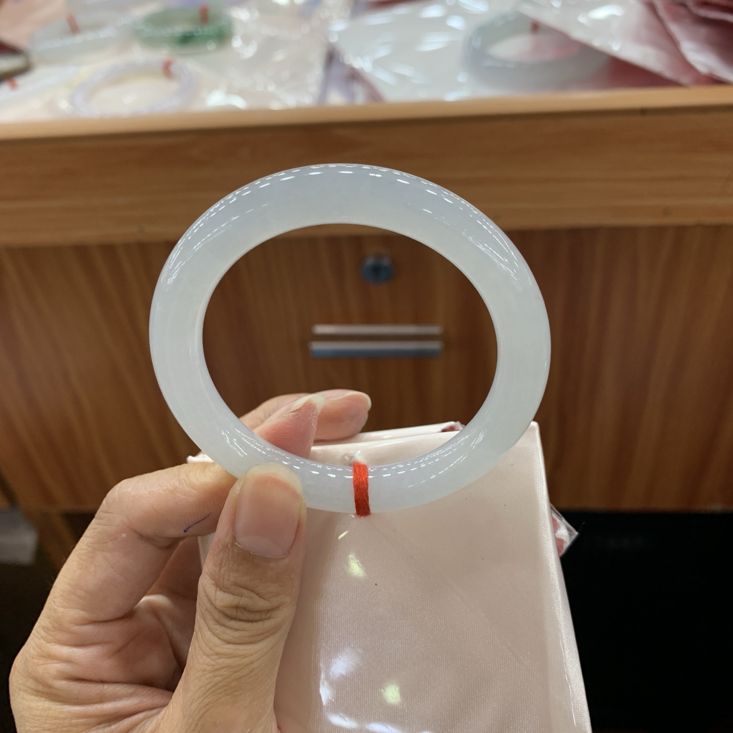 060111MMJ 冰底色圆条翡翠手镯 52.8-8.8-8.9
