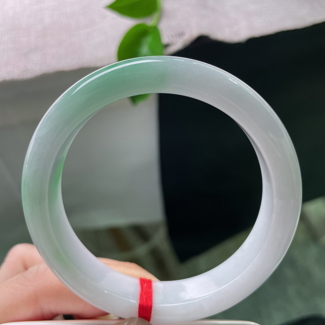 57.5/12.9/8，白底青正圈，水润，底妆细腻干净，温婉贤淑，有纹不影响佩戴，ss53852a