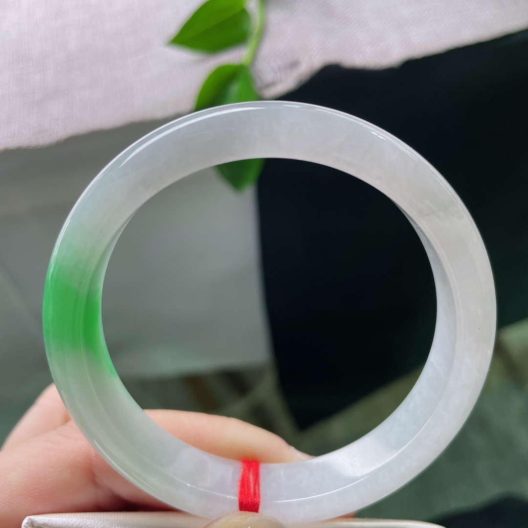 56.8/11.8/7.2，白底青正圈，青翠欲滴，种老，质地温润细腻，干净清爽，皮纹，ss53782a