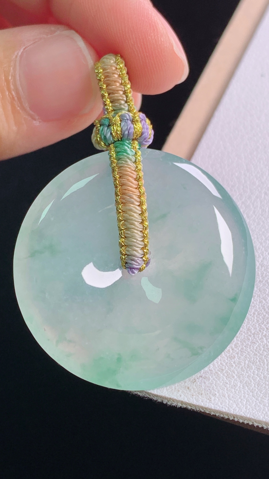 冰飘花平安扣 花色灵动，水润细腻，无裂 尺寸:32.6-5.6mm
