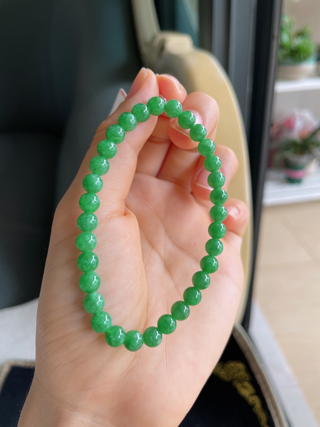 天然翡翠A货，冰满绿手串，尺寸：5.8mm。【编2650】